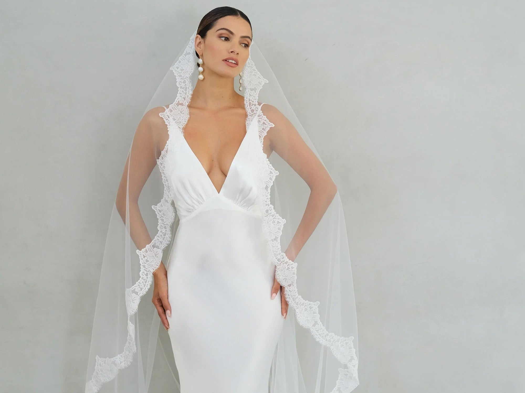 What Is A Mantilla Wedding Veil?