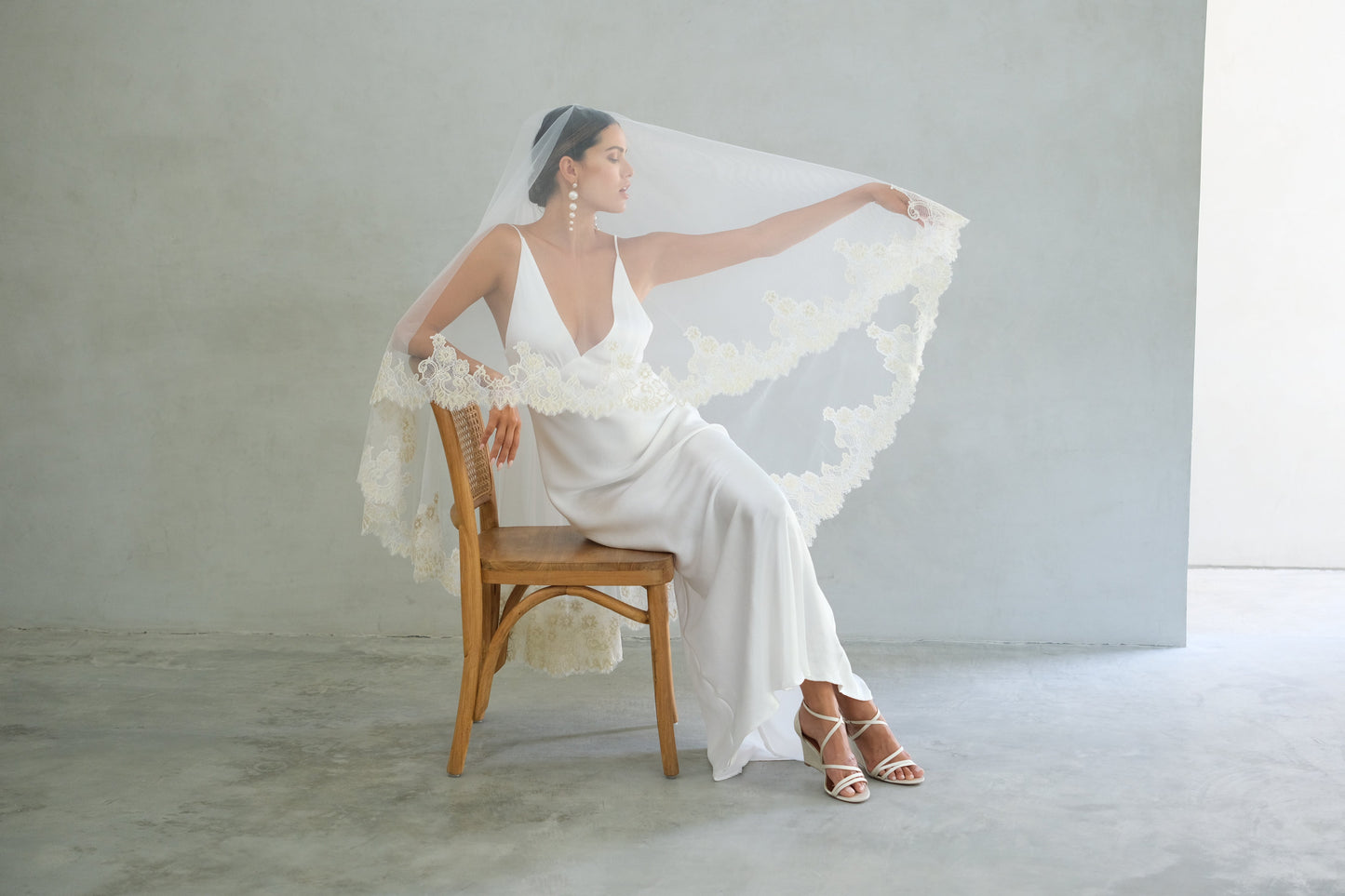 Should My Veil Cover My Face?