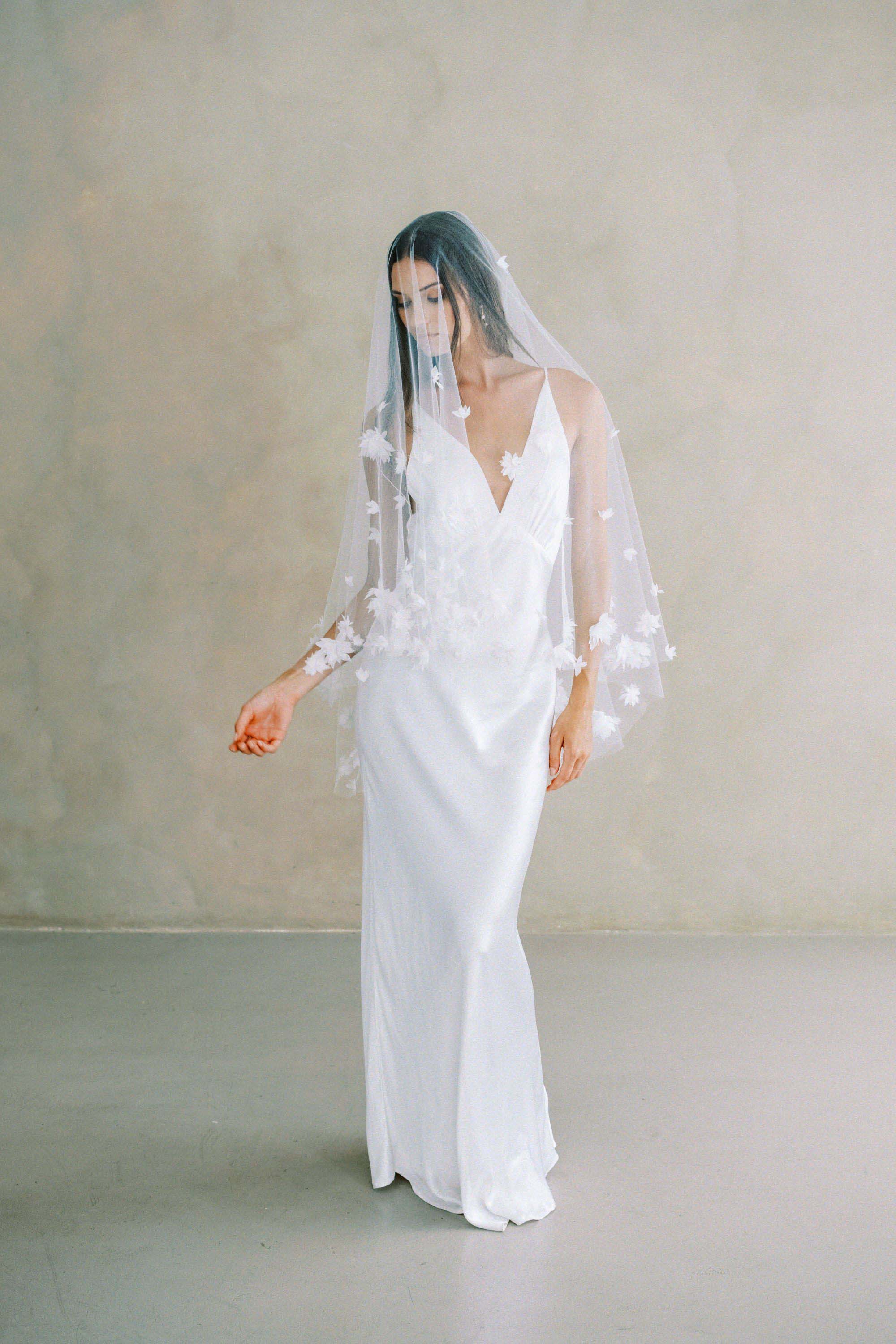 ARIANA II | Drop Veil with Chiffon Flowers