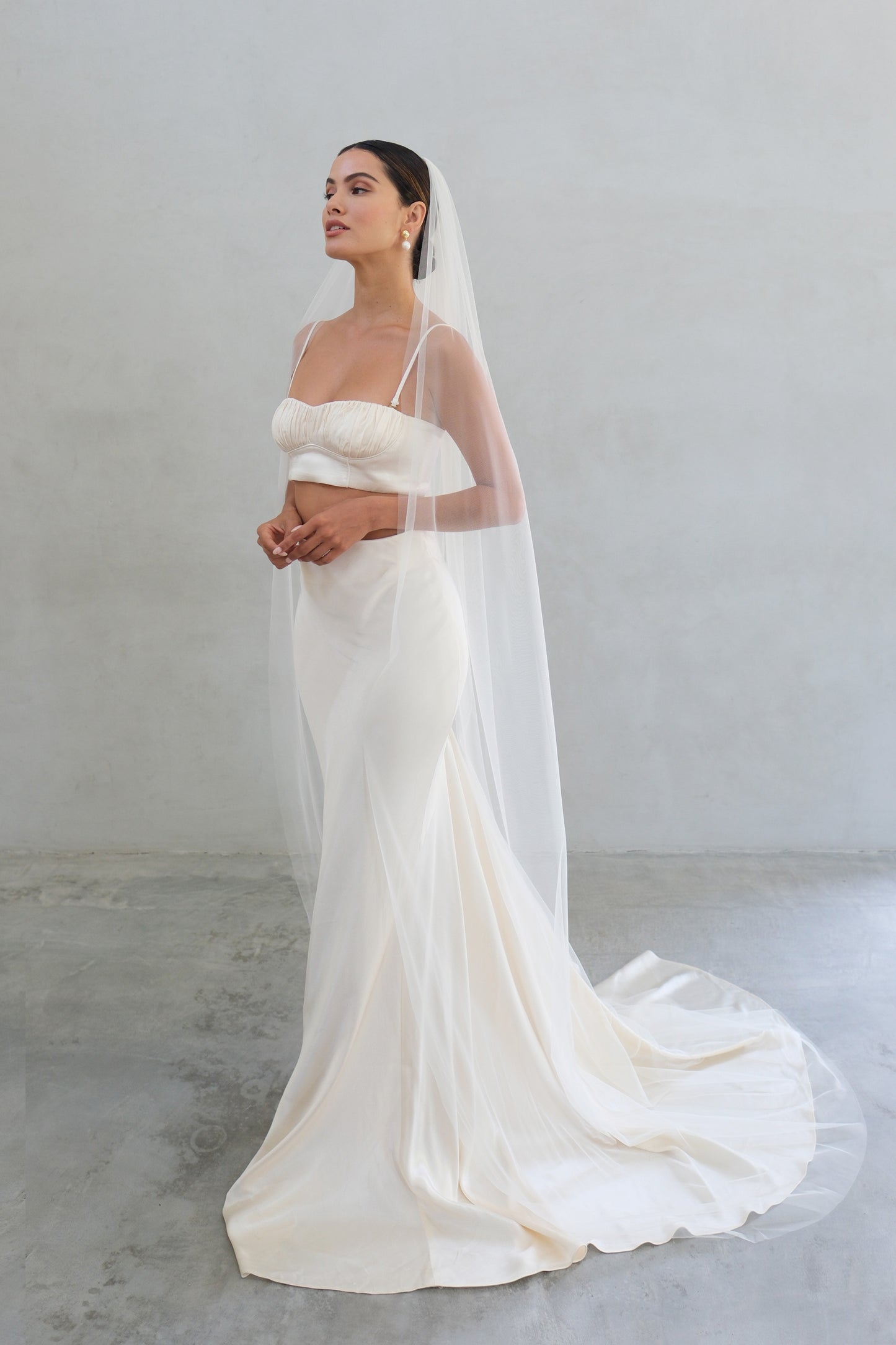 Full length shot of bride wearing long, one-tier soft tulle plain veil