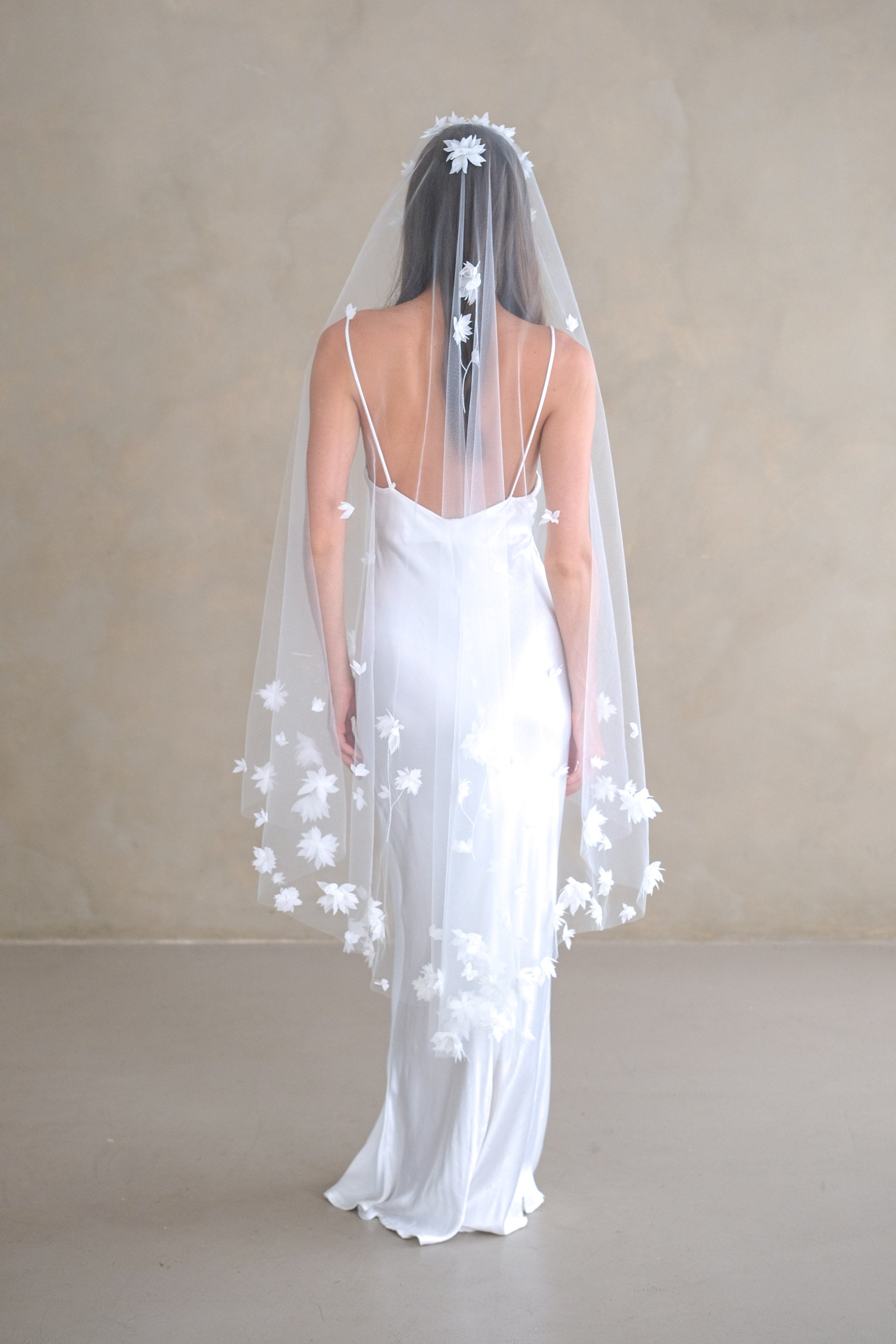 ARIANA II | Drop Veil with Chiffon Flowers
