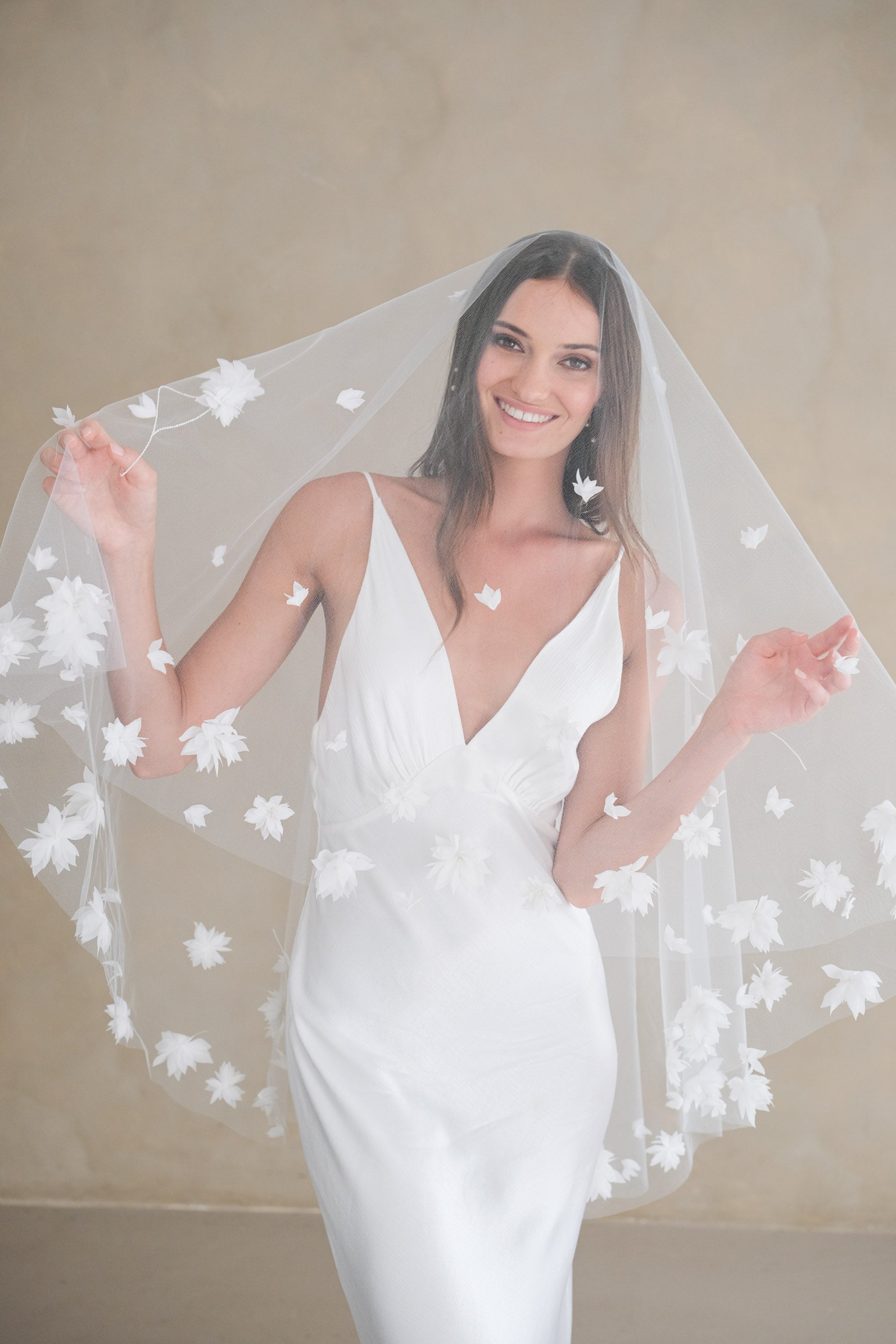 ARIANA II | Drop Veil with Chiffon Flowers