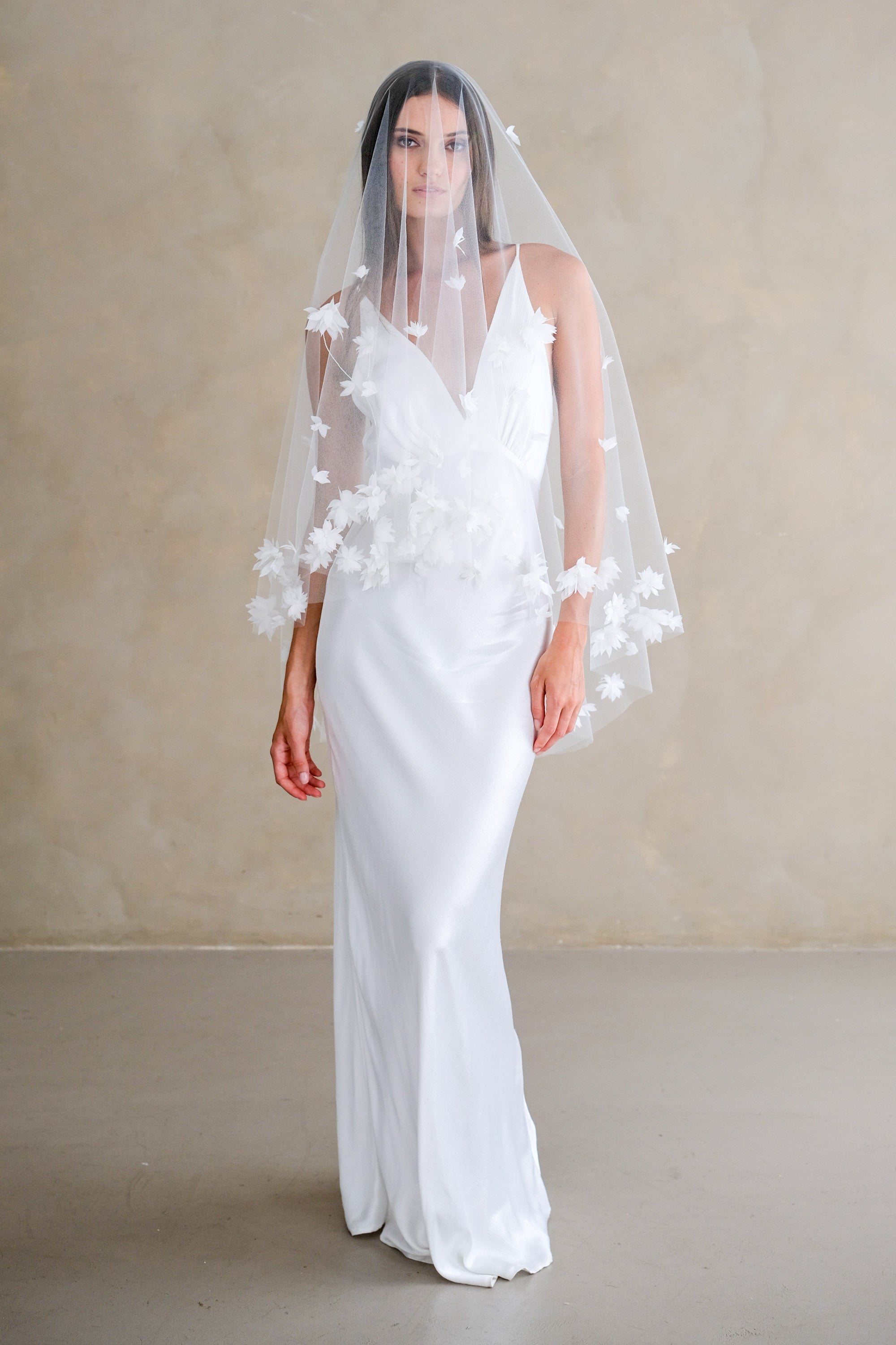 ARIANA II | Drop Veil with Chiffon Flowers