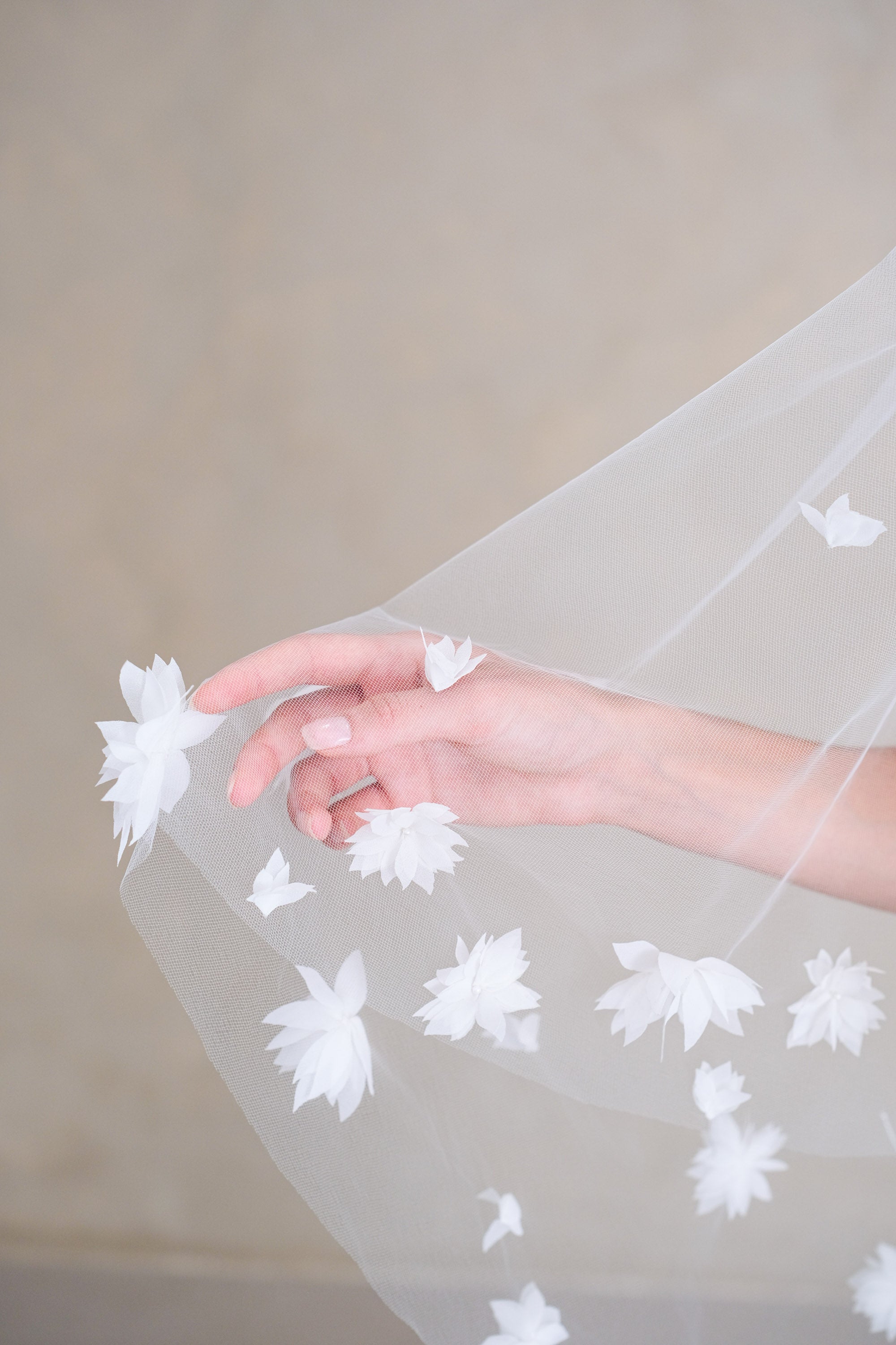 ARIANA II | Drop Veil with Chiffon Flowers