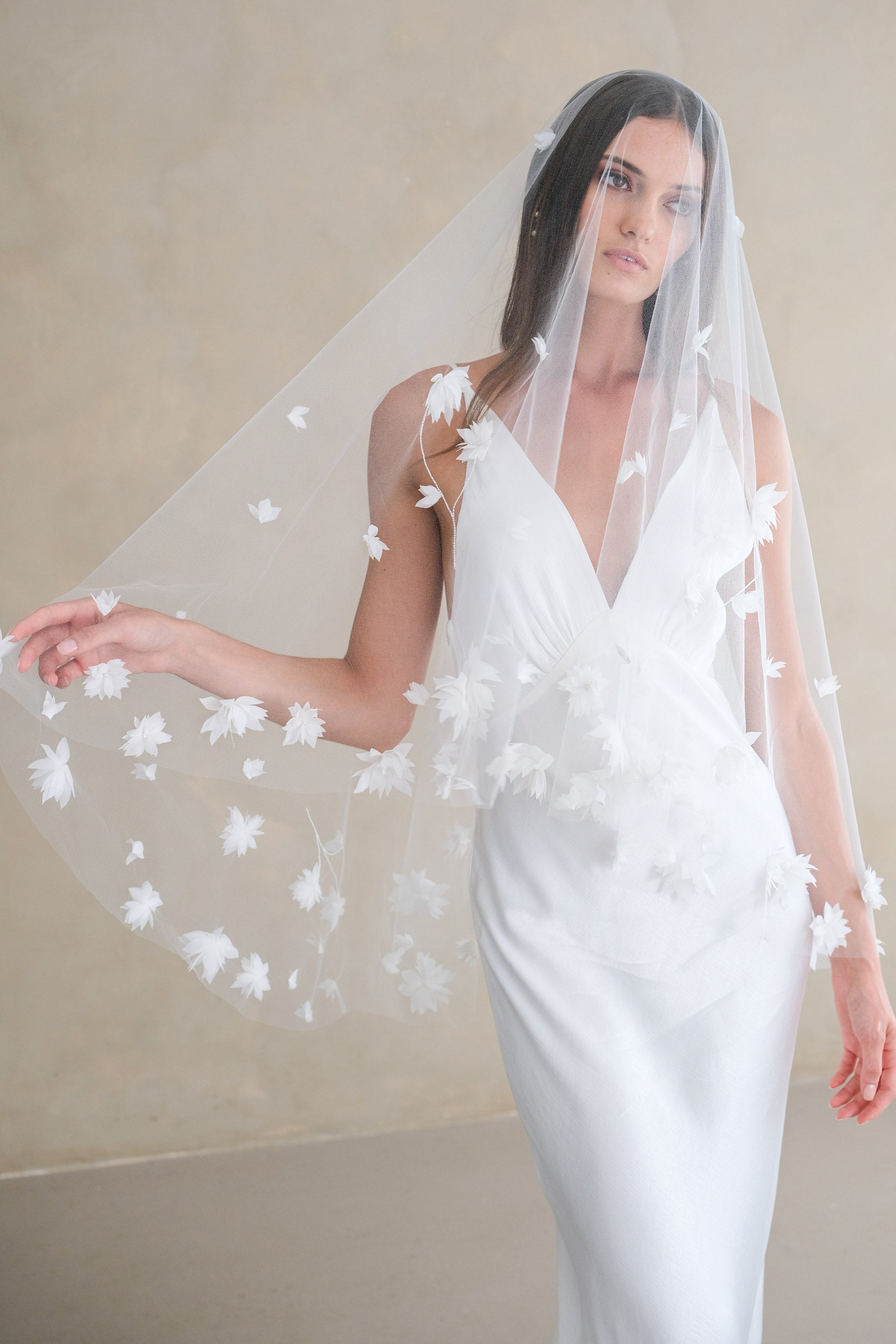 ARIANA II | Drop Veil with Chiffon Flowers