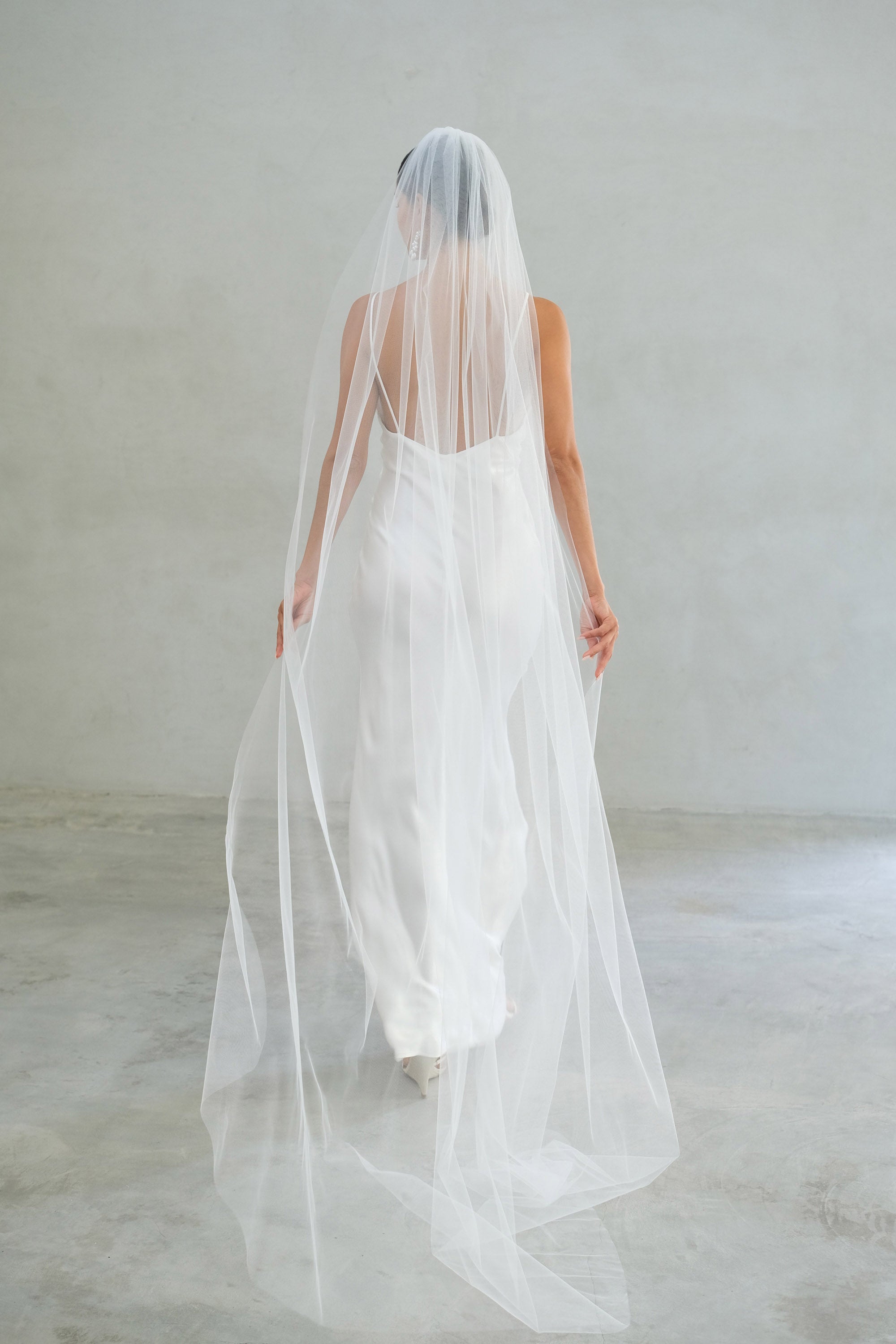 A model wearing the Alexa I one tier wedding veil by Madame Tulle bridal Sydney