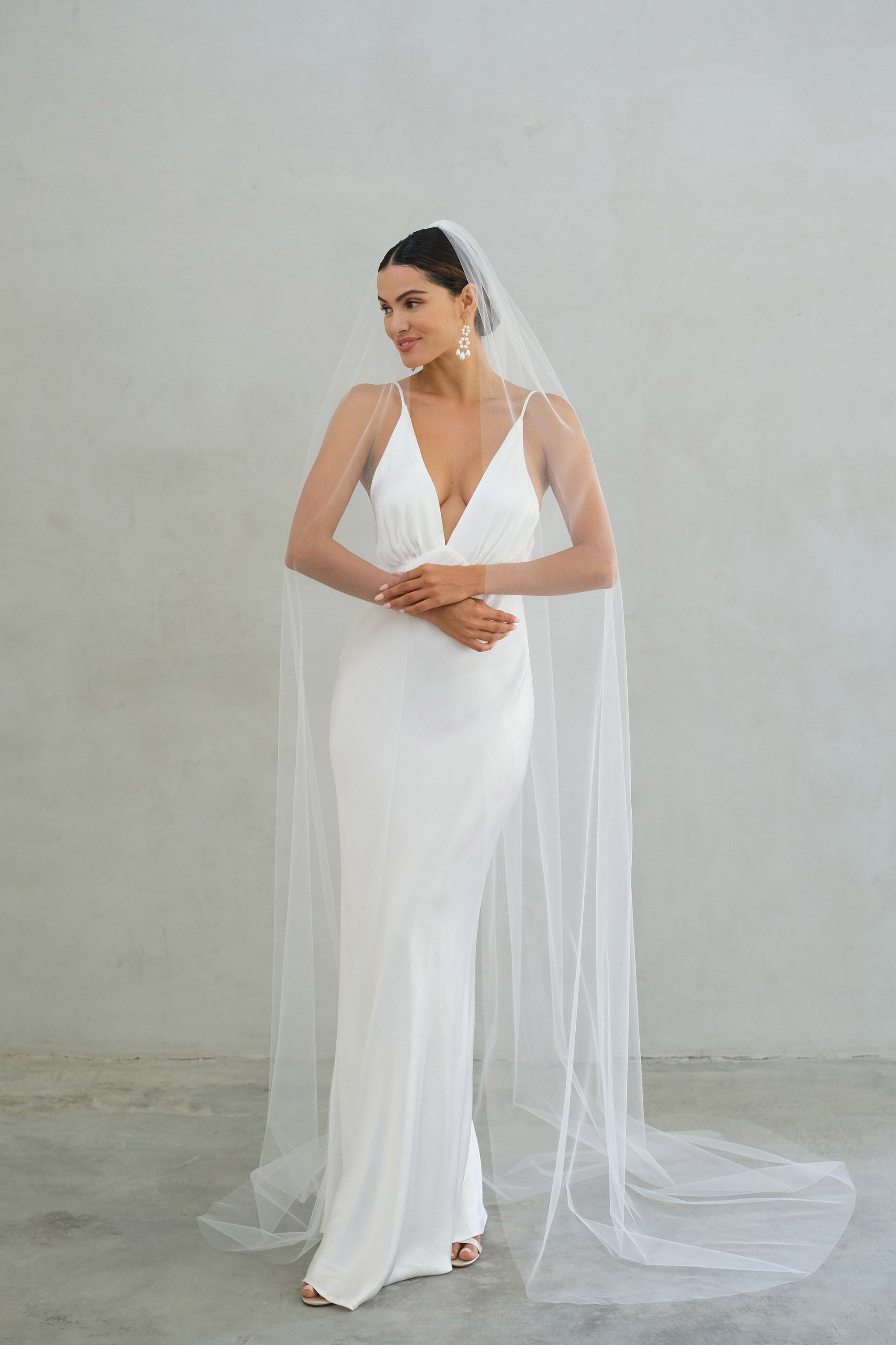 A model wearing the Alexa I one tier wedding veil by Madame Tulle bridal Sydney