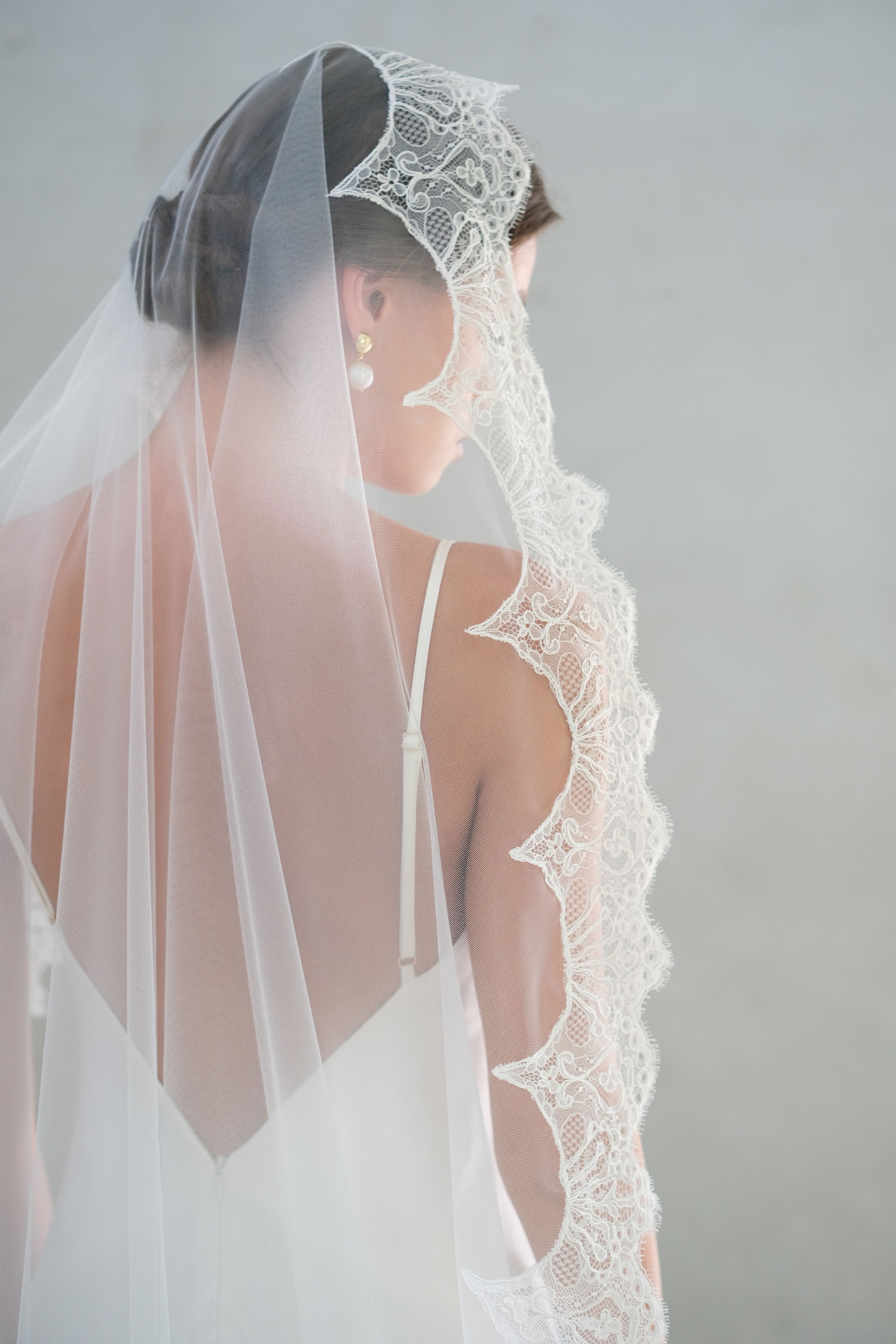 CALISTA I | One Tier Lace Mantilla Veil