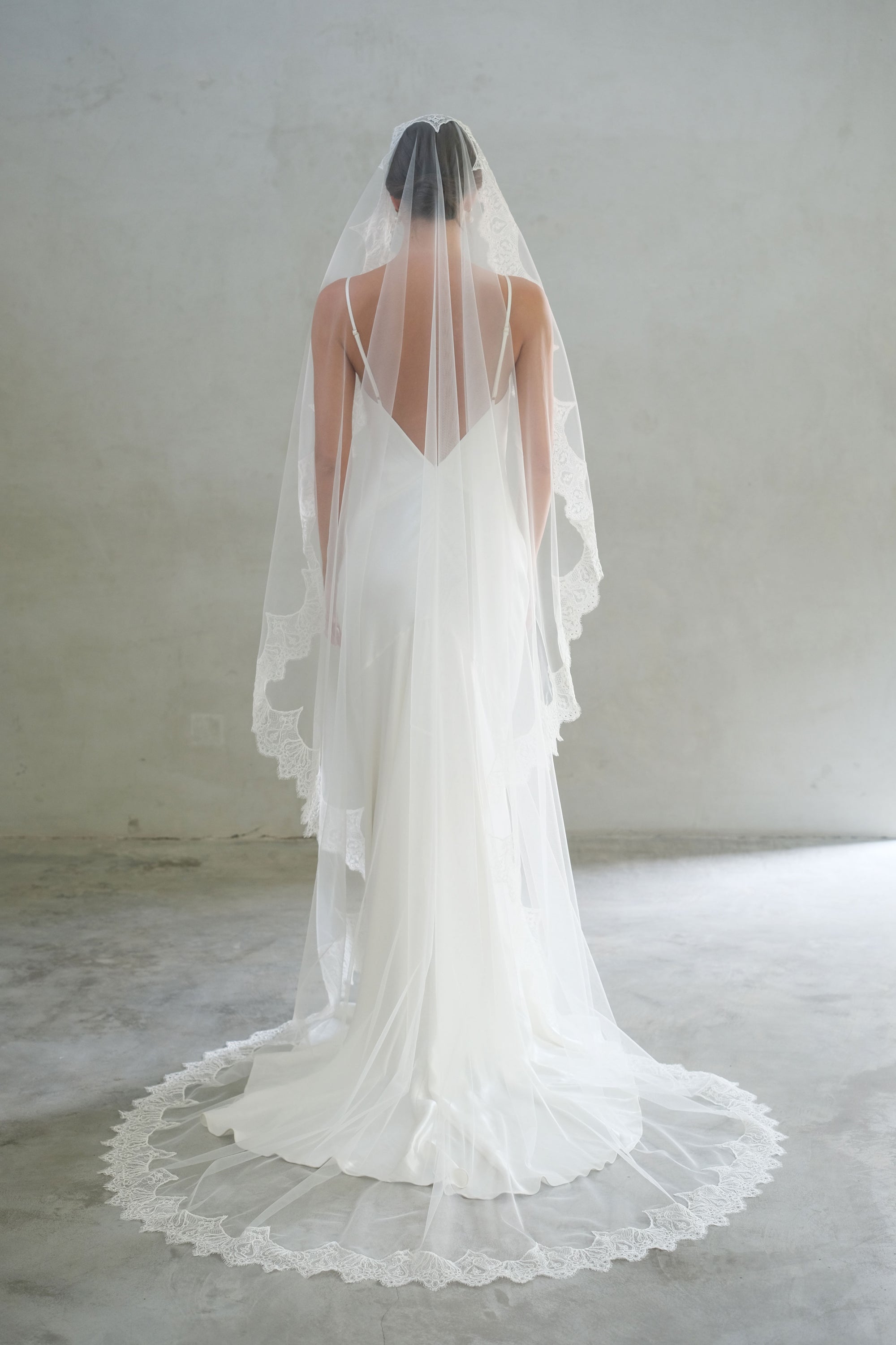 CALISTA I | One Tier Lace Mantilla Veil