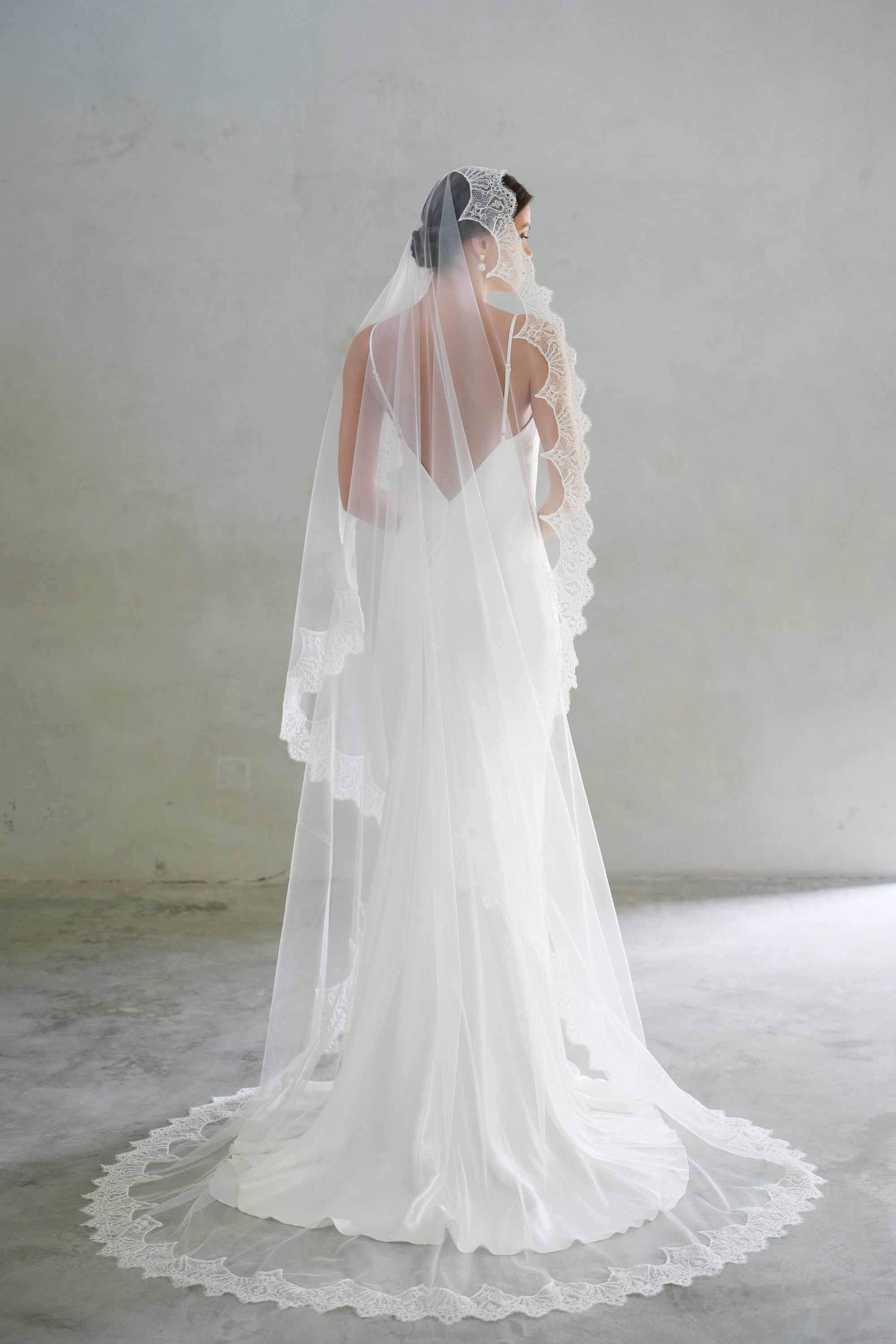 CALISTA I | One Tier Lace Mantilla Veil