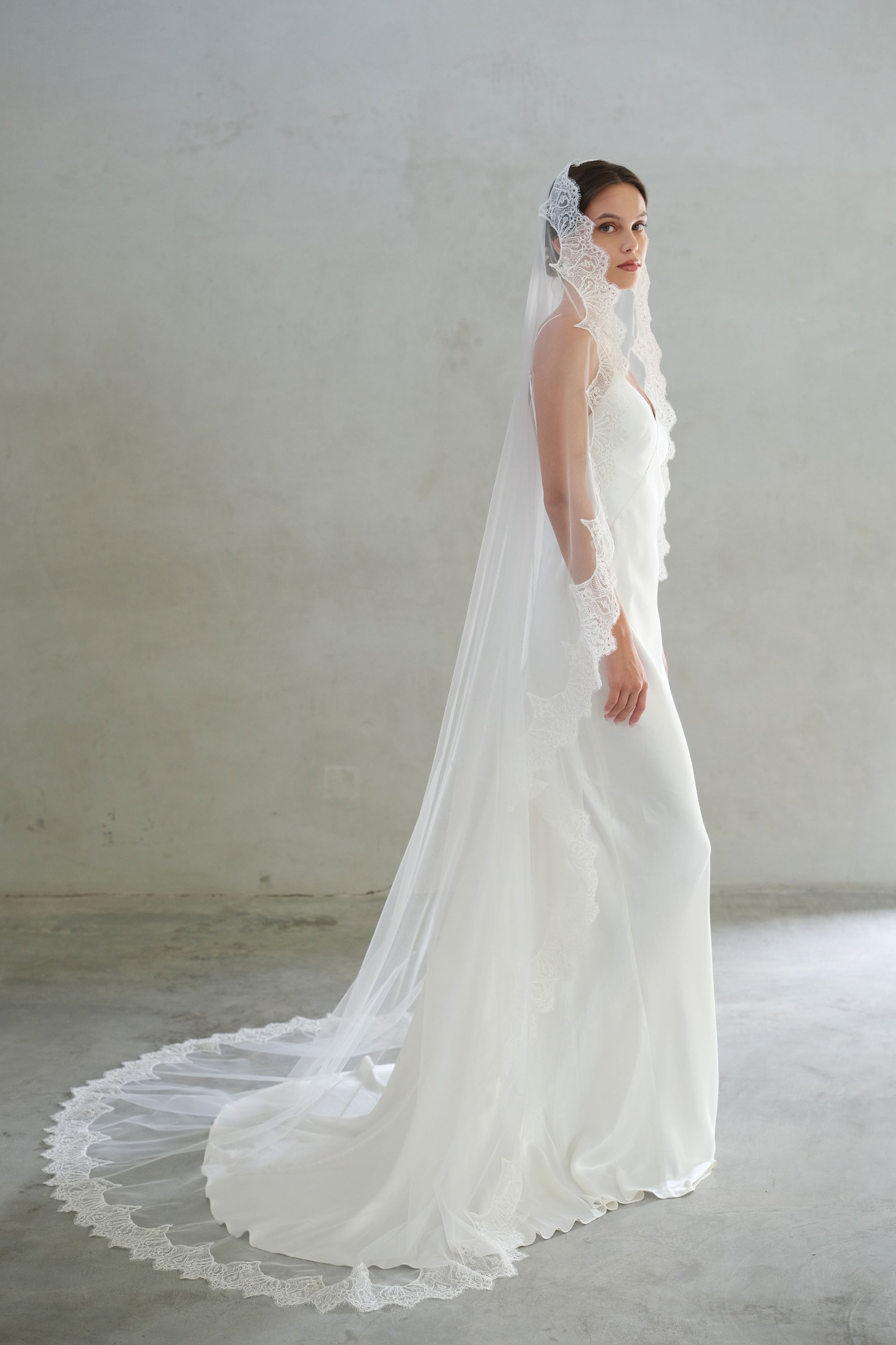 CALISTA I | One Tier Lace Mantilla Veil