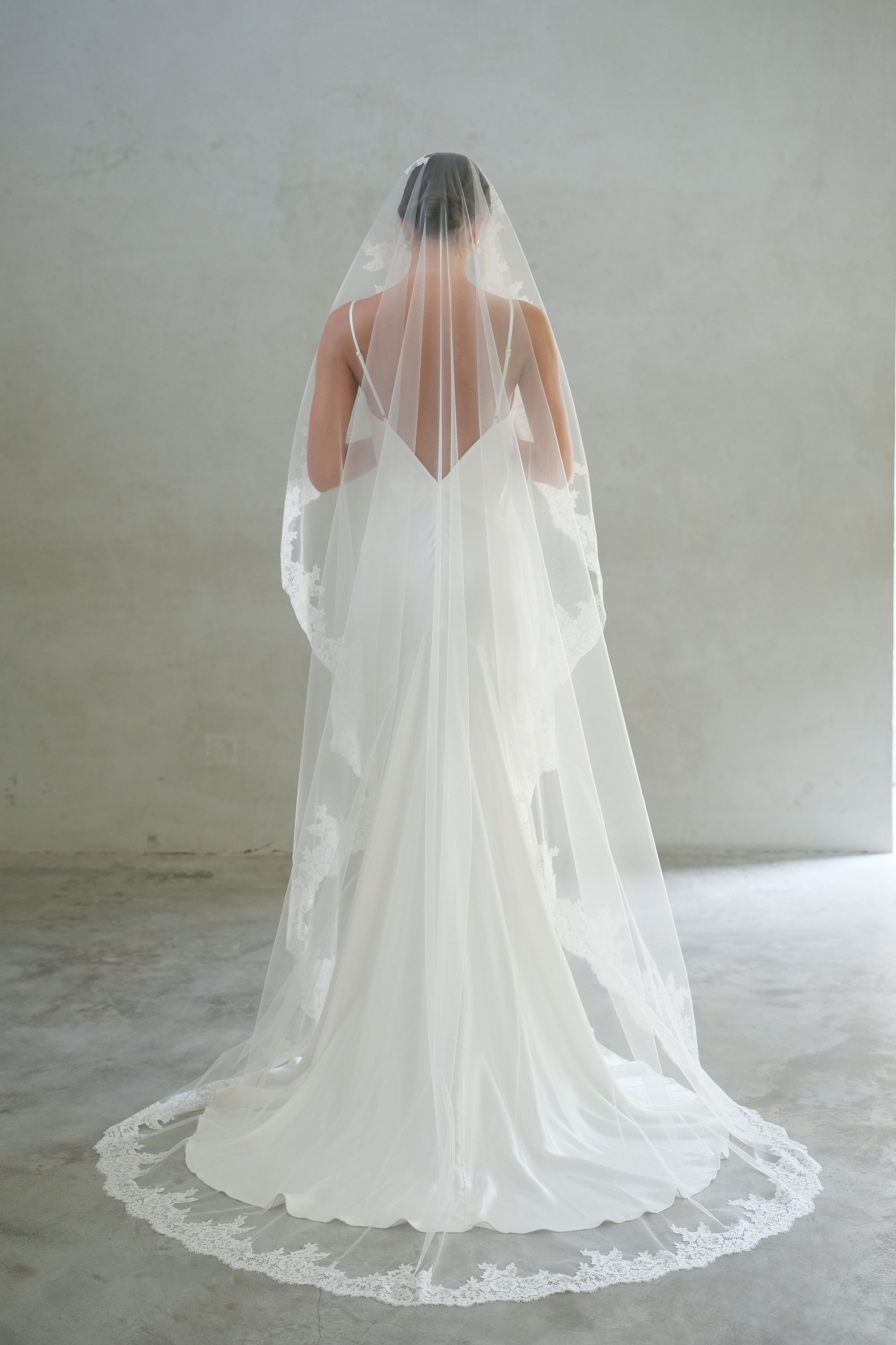 CARINA I | One Tier Lace Mantilla Veil