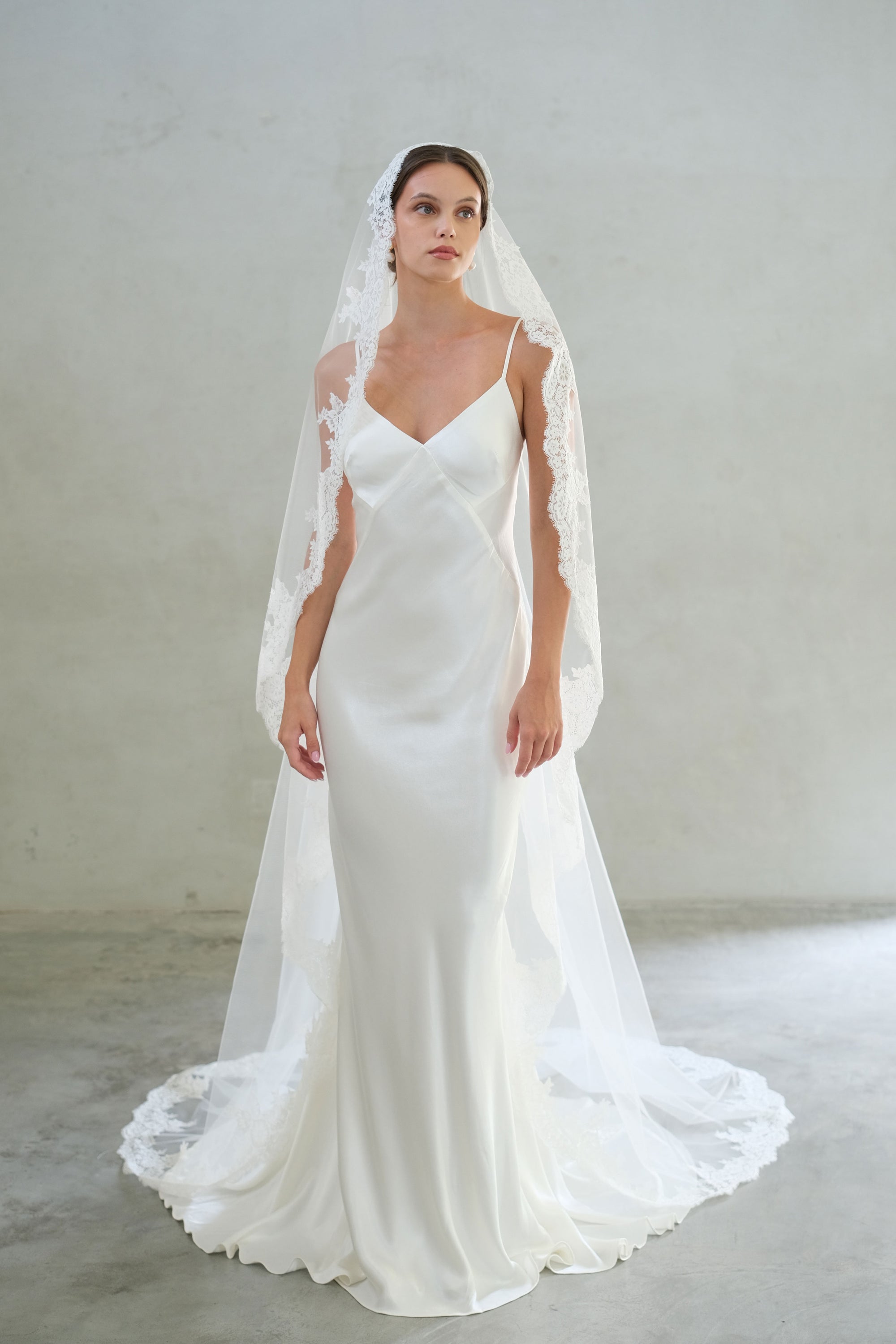CARINA I | One Tier Lace Mantilla Veil