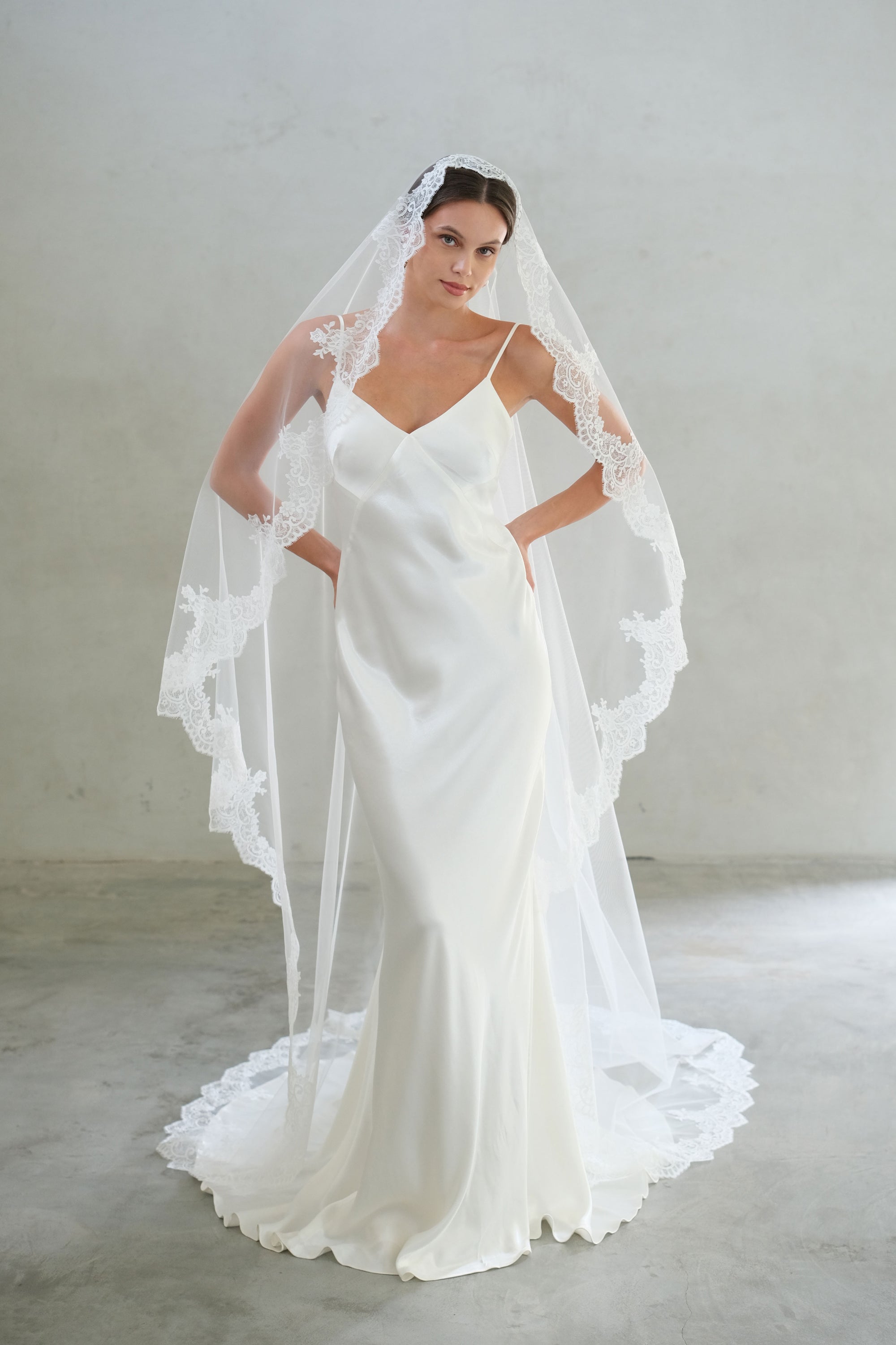CHARLENE I | One Tier Lace Mantilla Veil