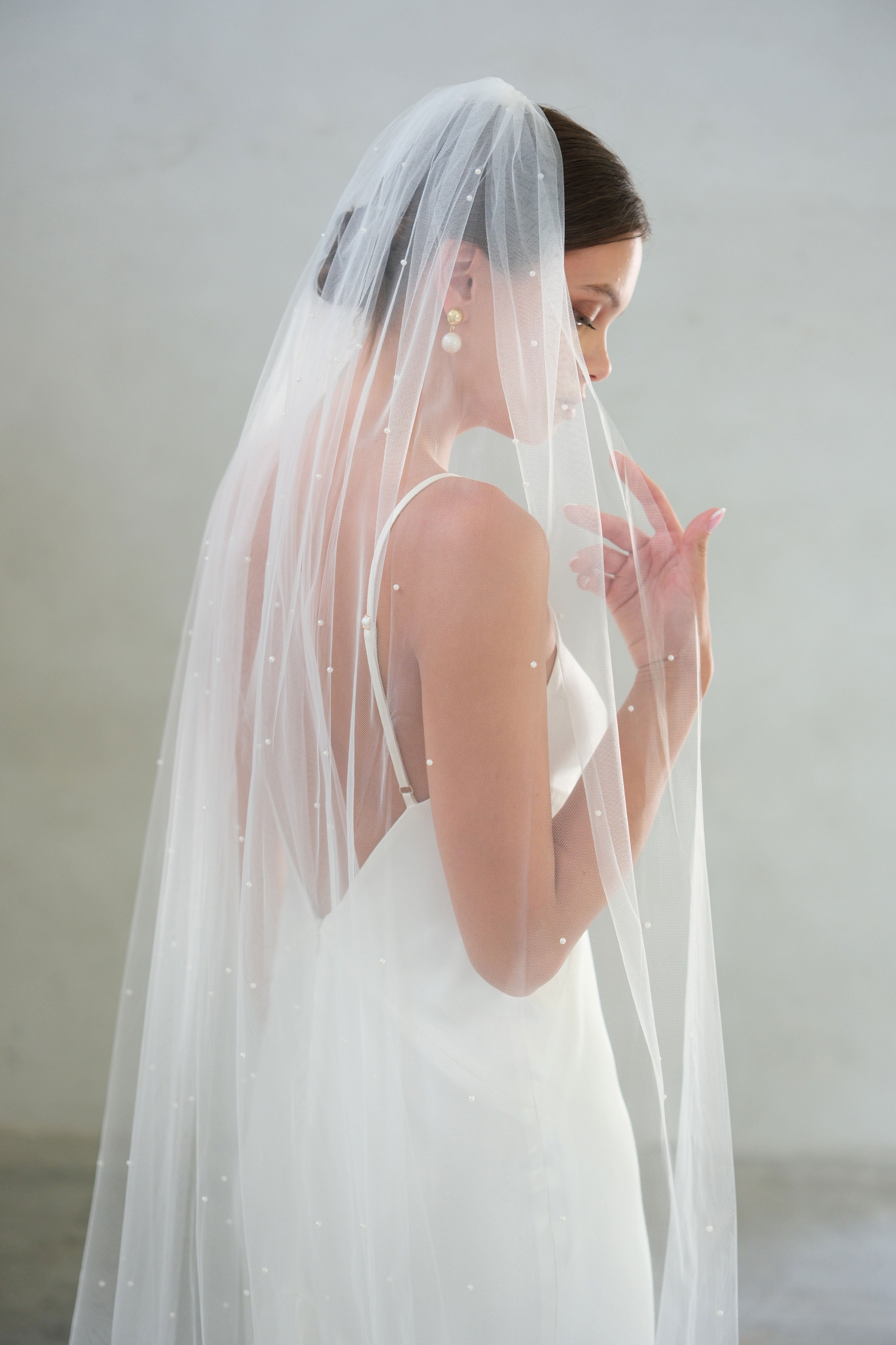 CHLOE I | One Tier Bridal Veil with Scattered Pearls – Madame Tulle