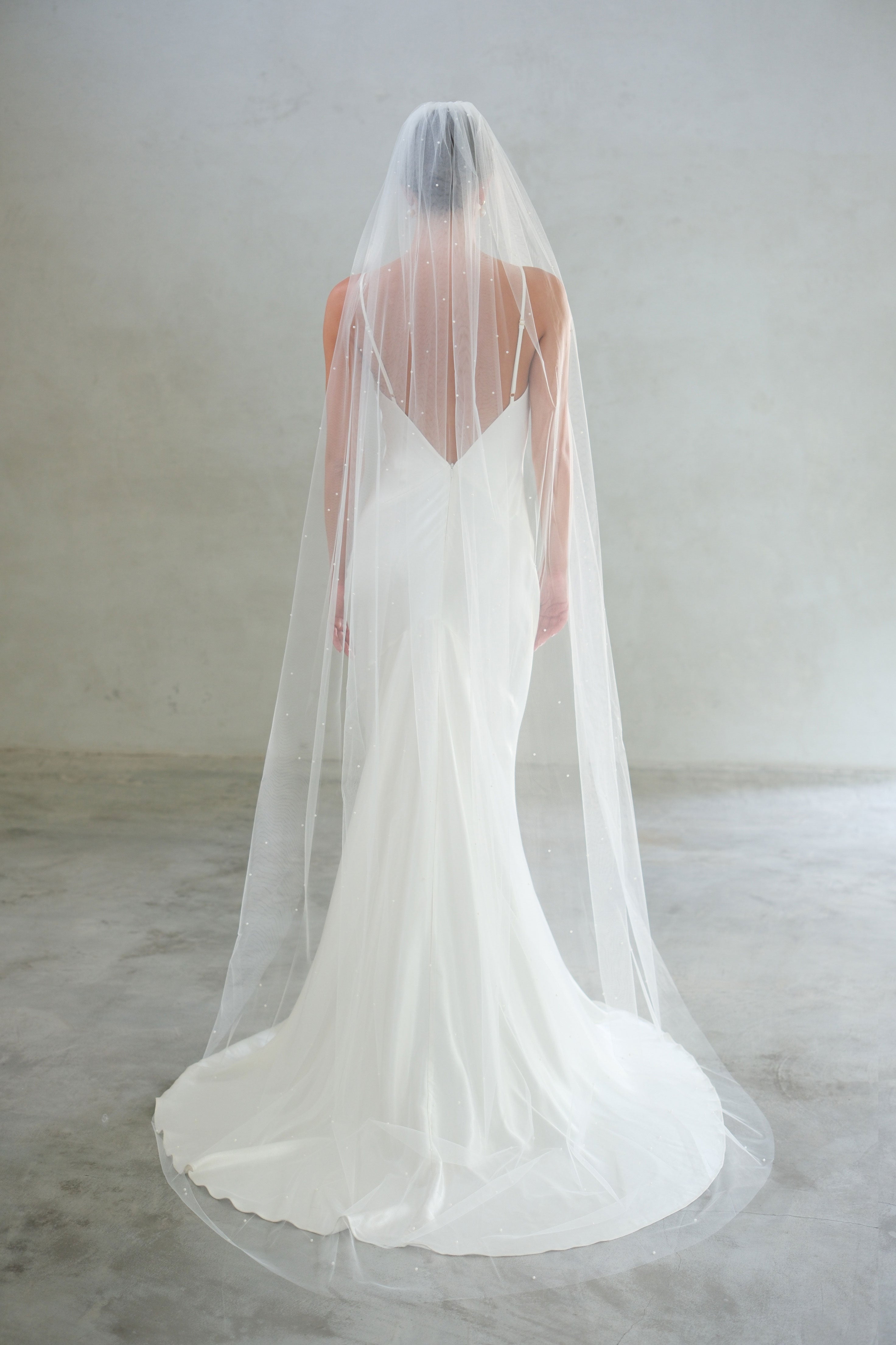 CHLOE I | One Tier Bridal Veil with Scattered Pearls – Madame Tulle