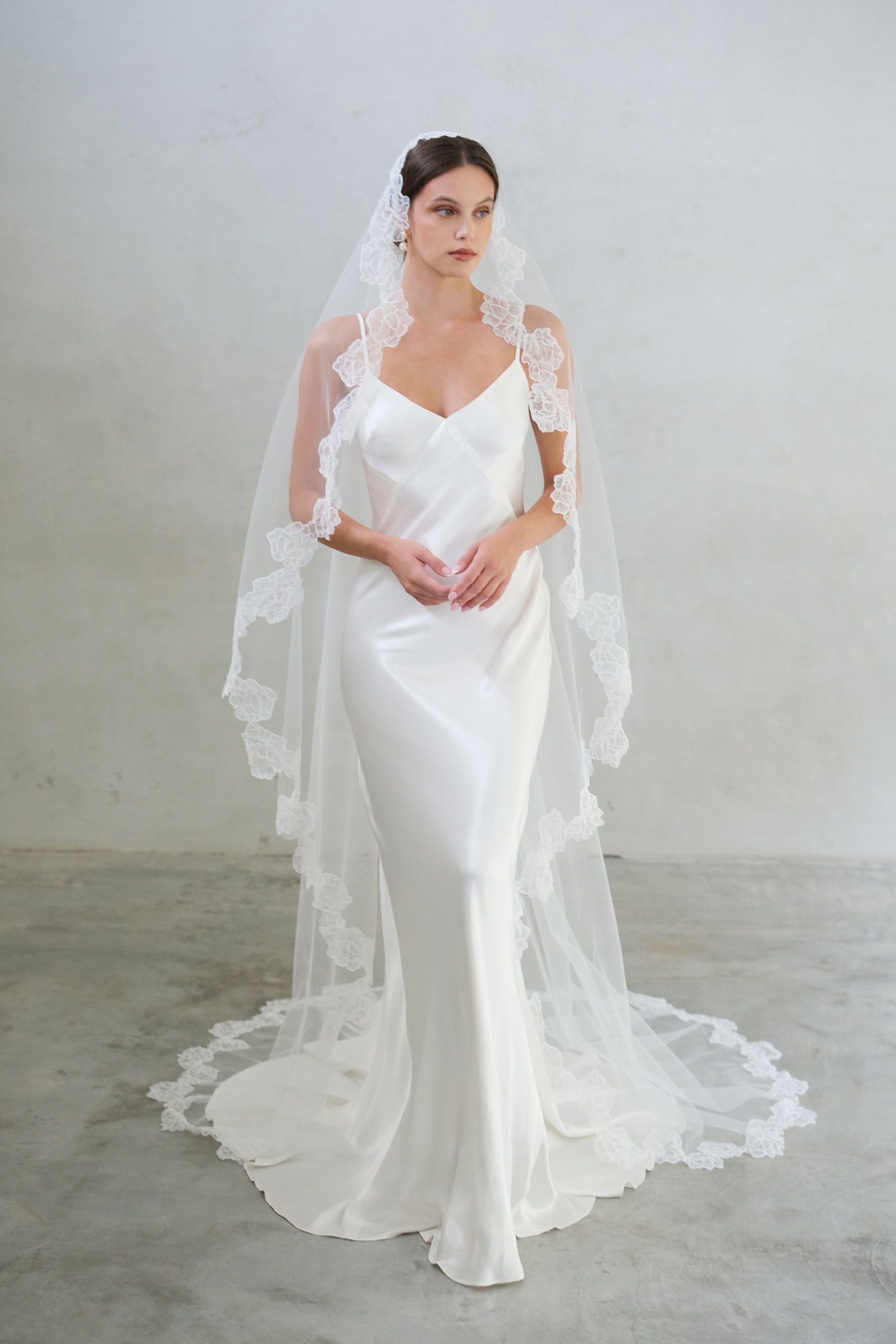 CORINNE I | One Tier Lace Mantilla Veil