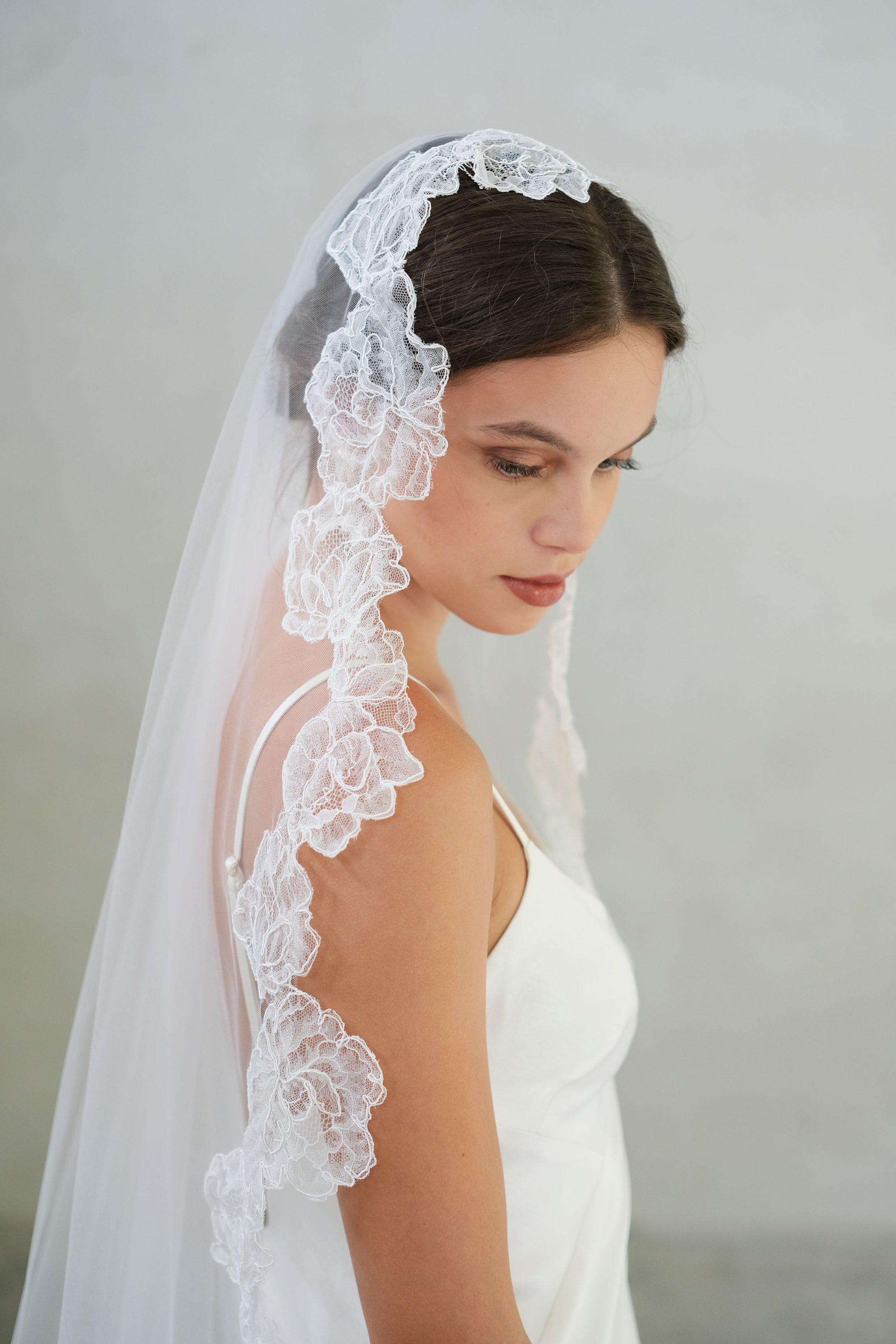 CORINNE I | One Tier Lace Mantilla Veil