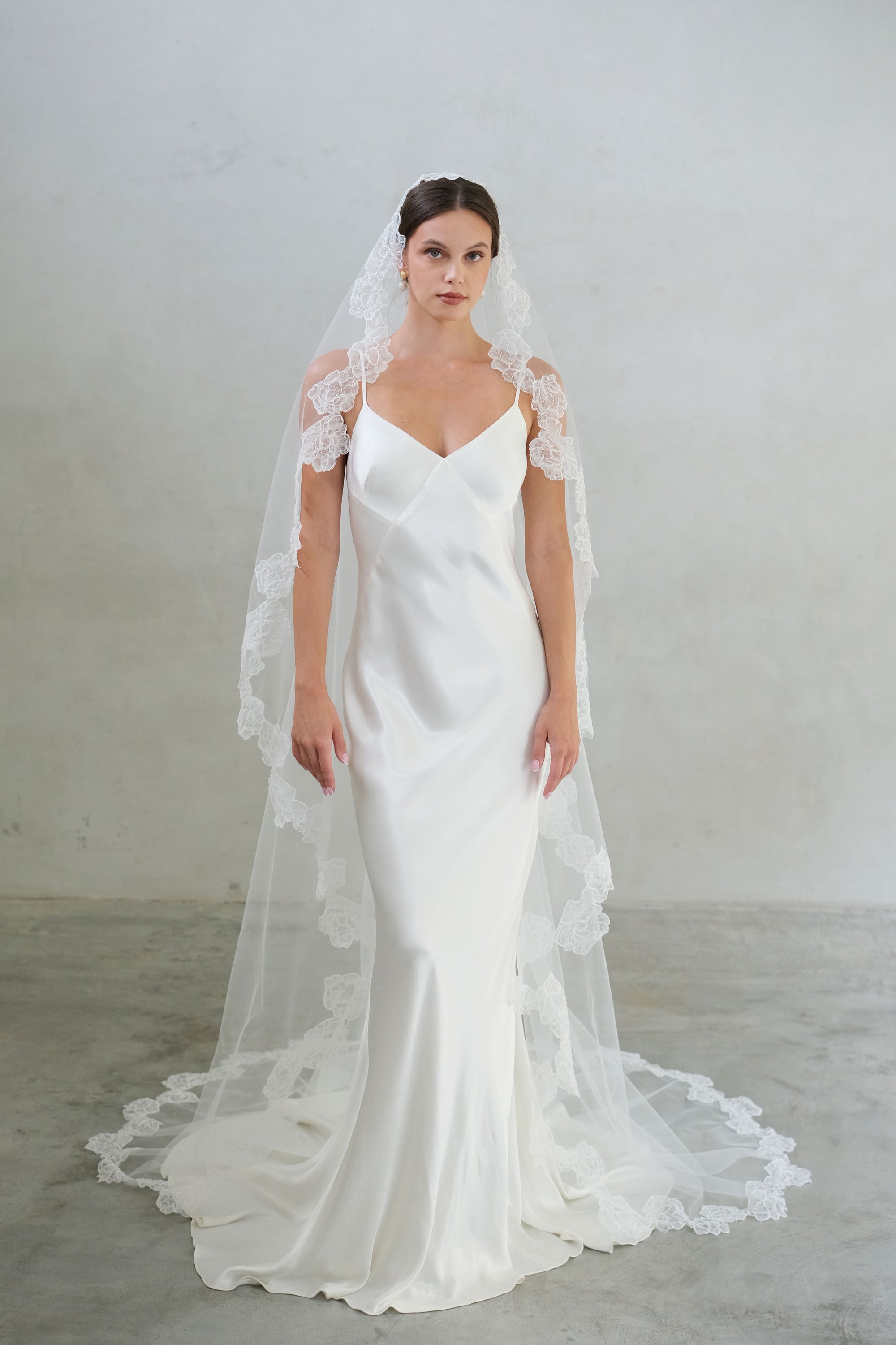 CORINNE I | One Tier Lace Mantilla Veil
