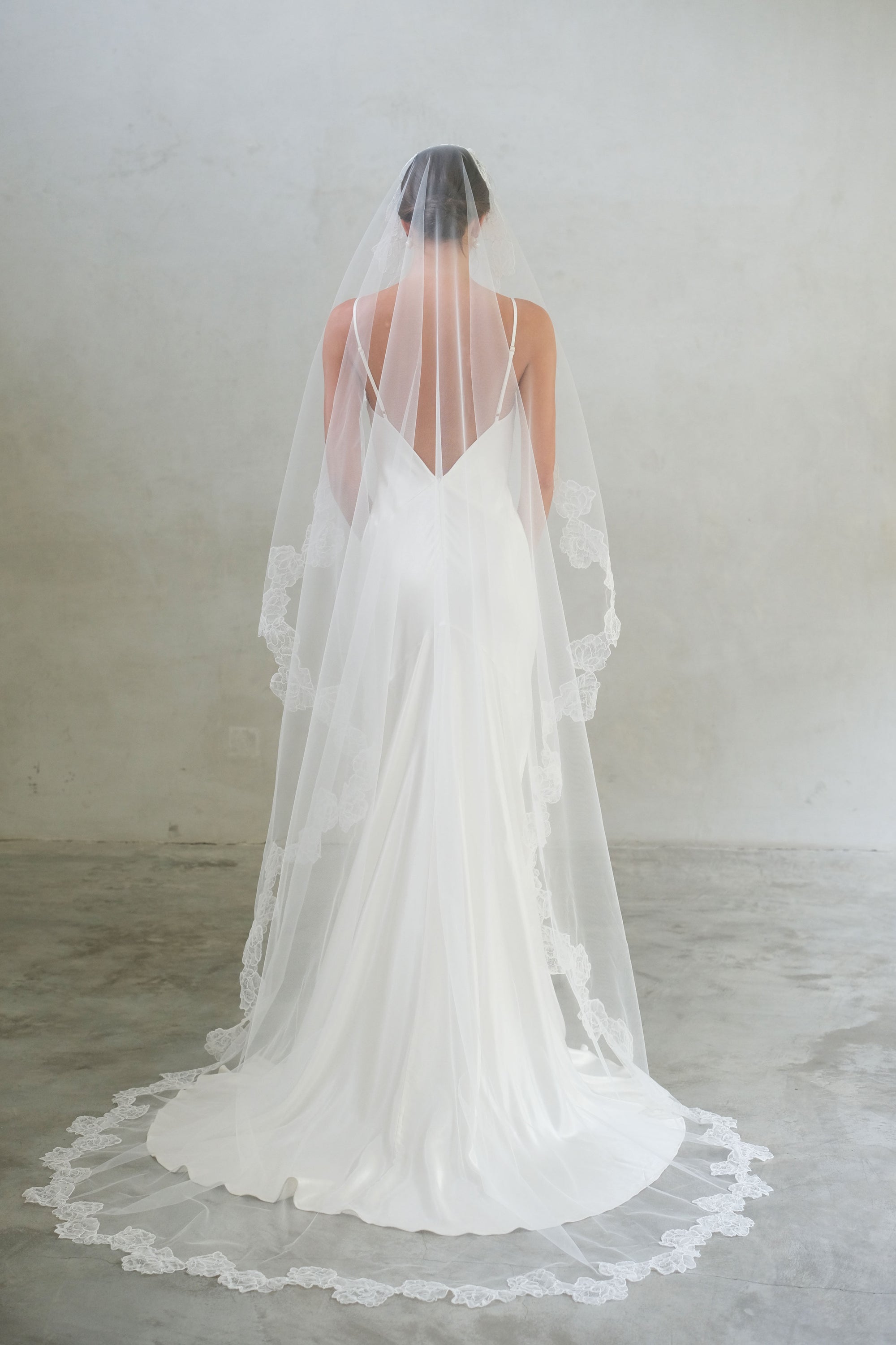 CORINNE I | One Tier Lace Mantilla Veil