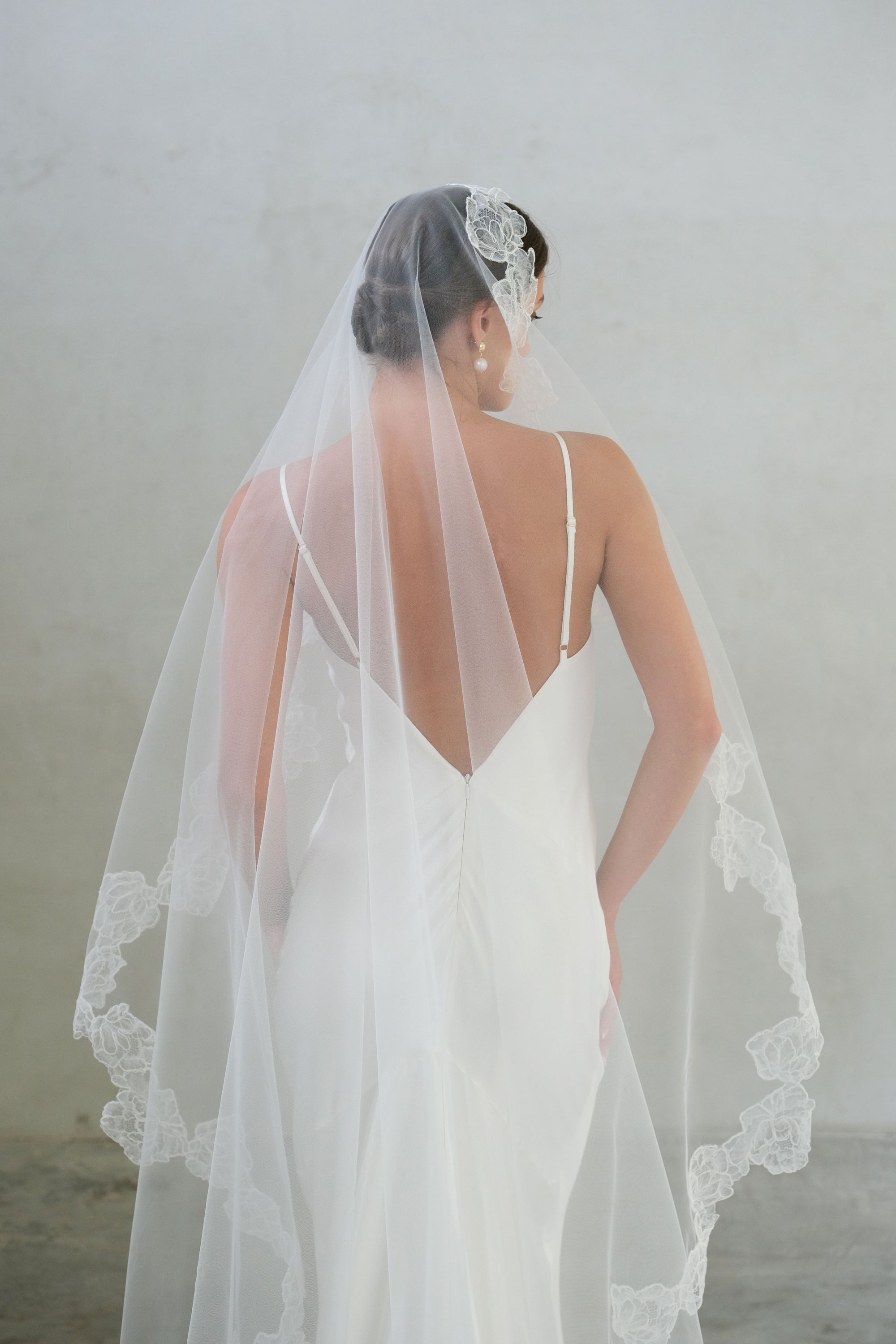 CORINNE I | One Tier Lace Mantilla Veil
