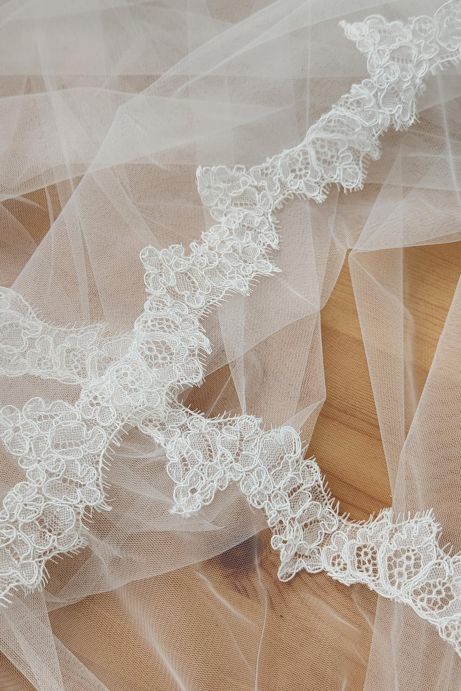 CLAUDIA I | Mantilla Lace Veil with Scalloped Lace Trim – Madame Tulle