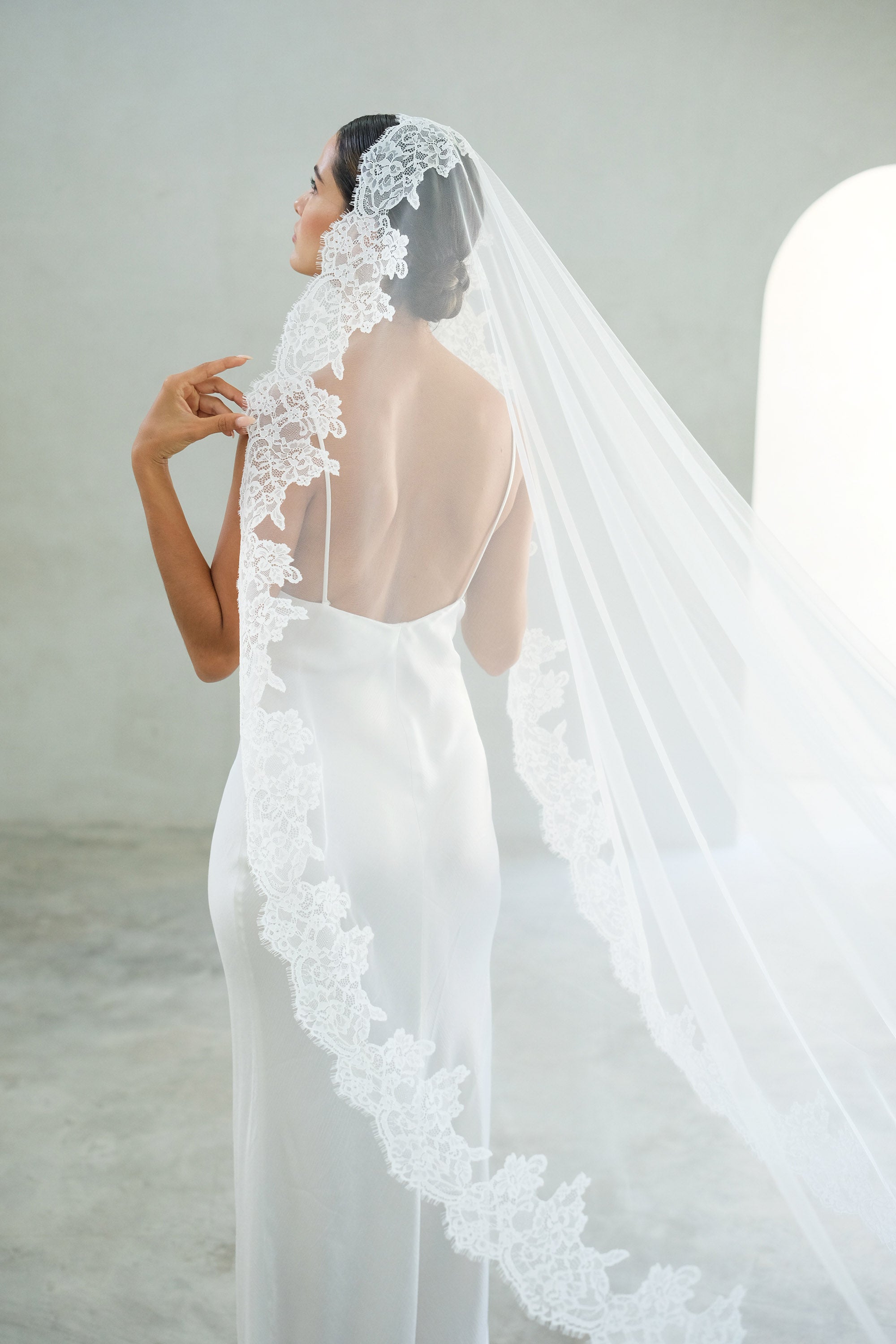 EMMALINE I | Mantilla Veil