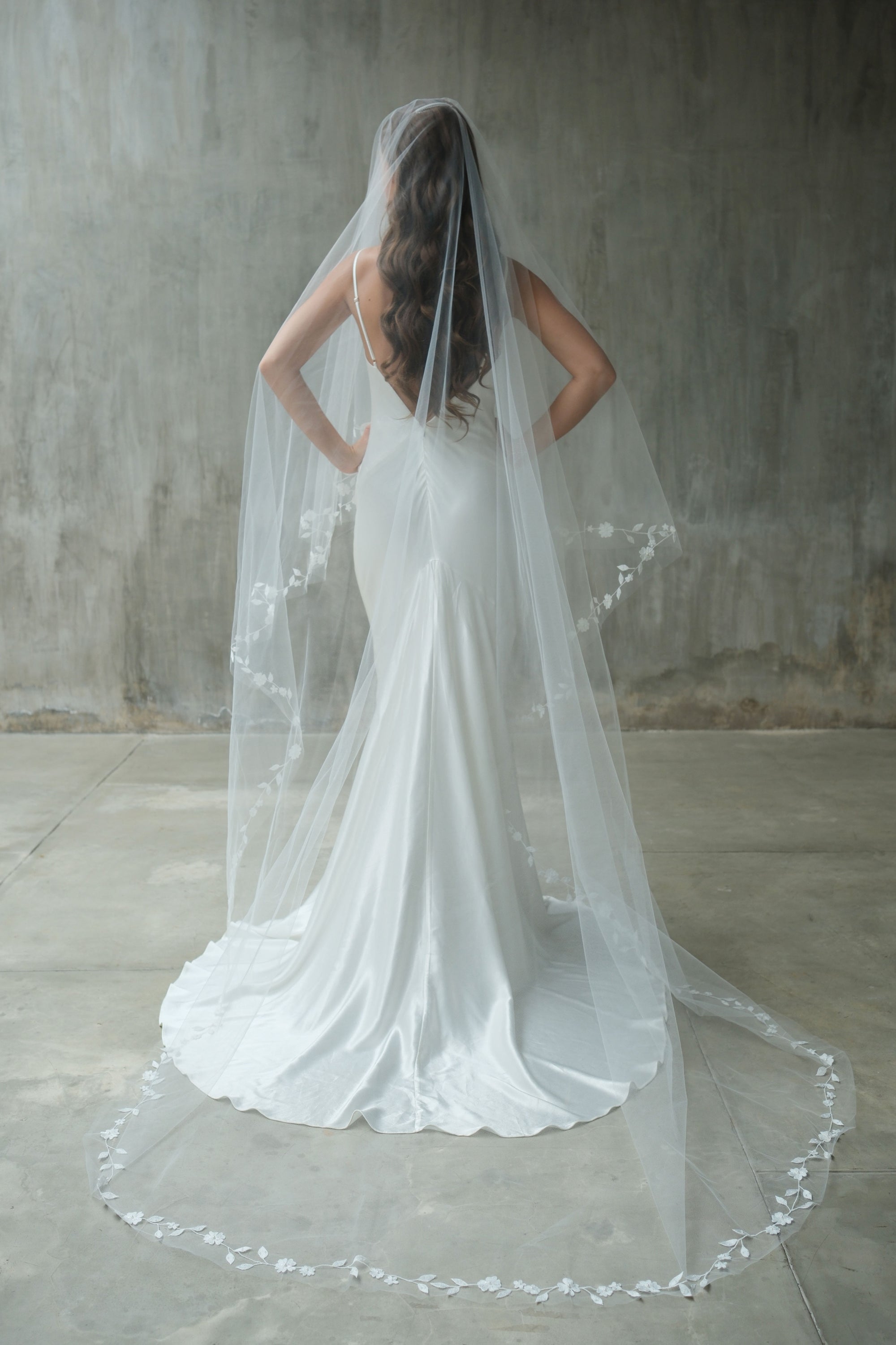 EVERLY II | Embroidered Veil with Blusher