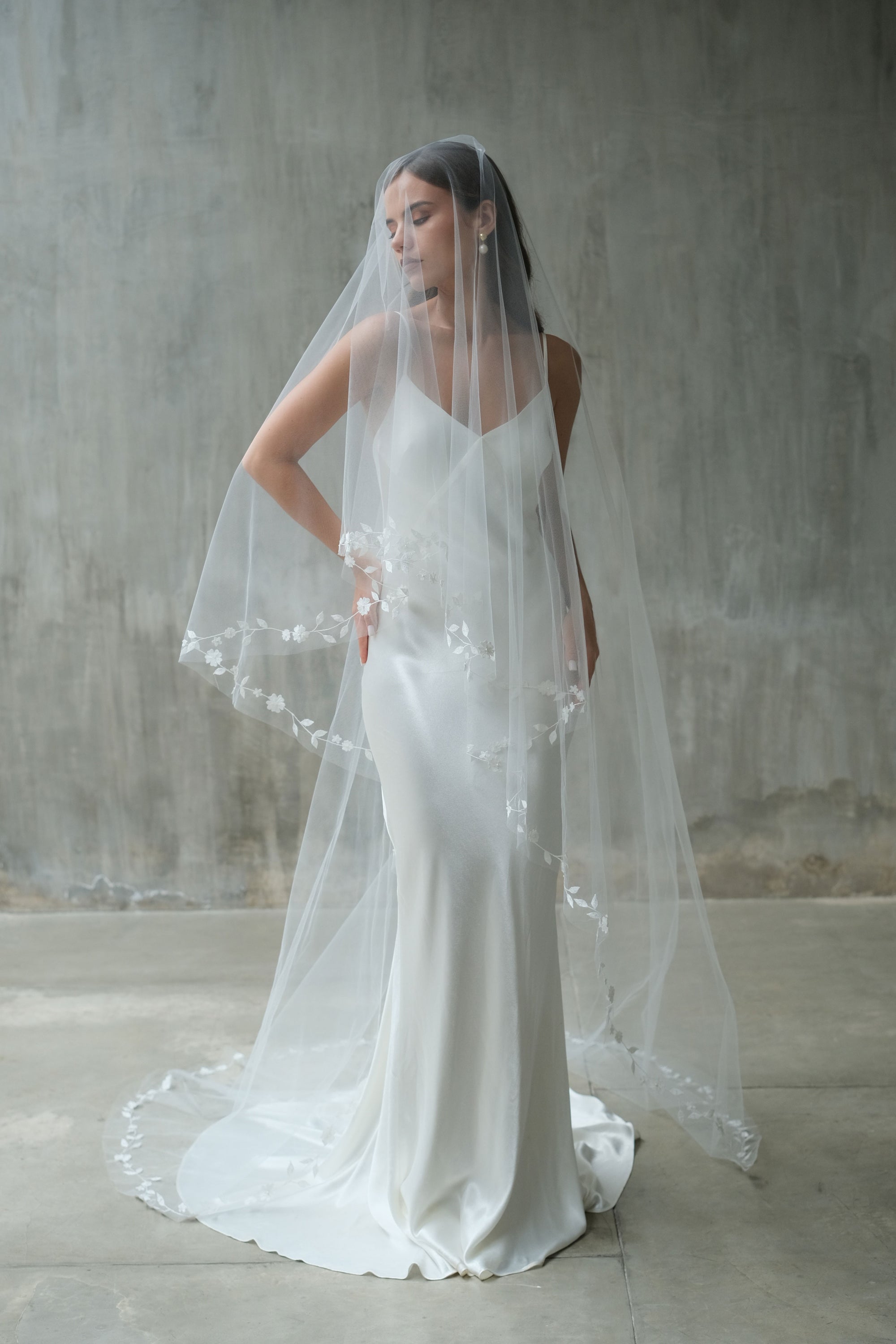 EVERLY II | Embroidered Veil with Blusher