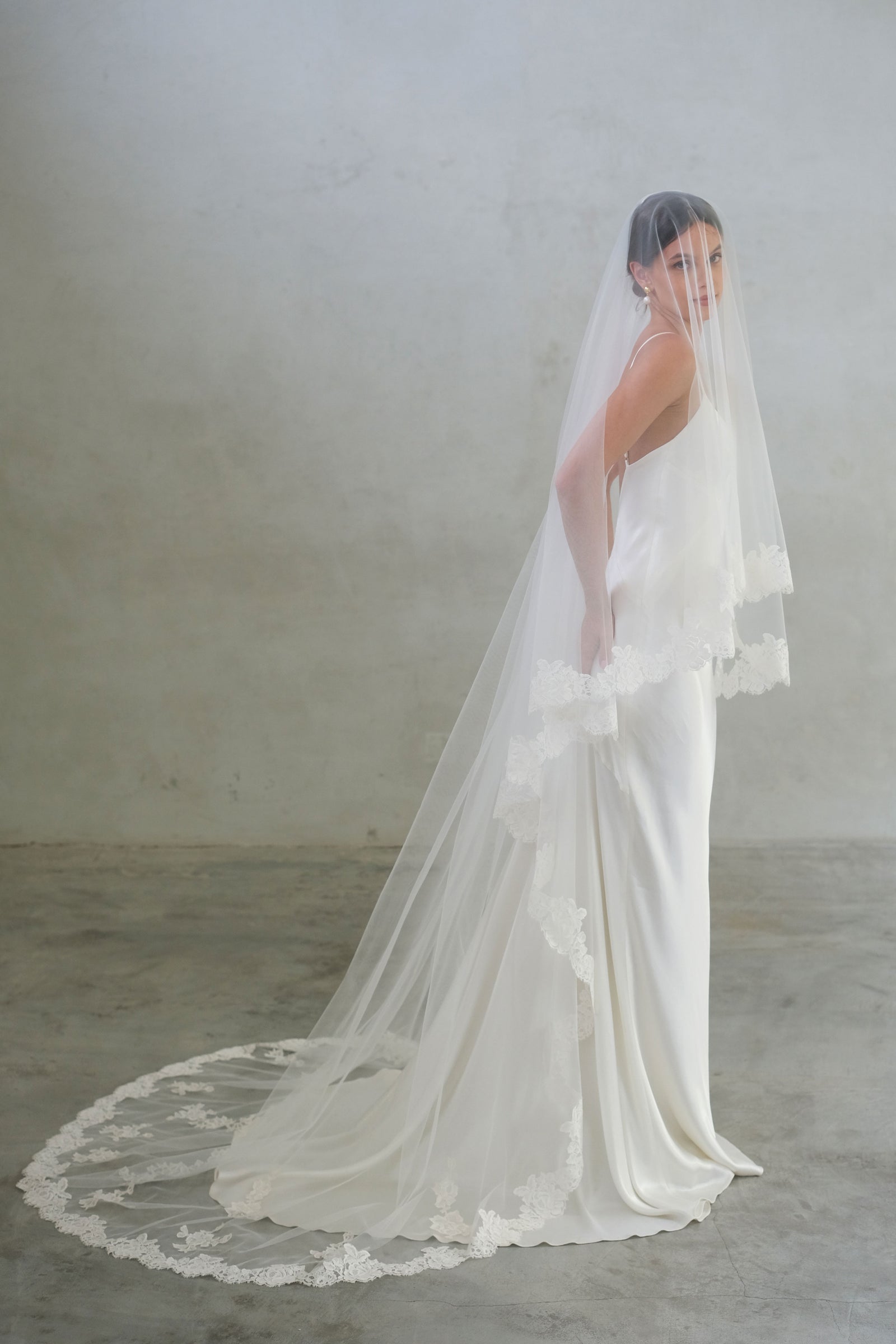 FLORENCE II | Drop Veil with Lace Trim