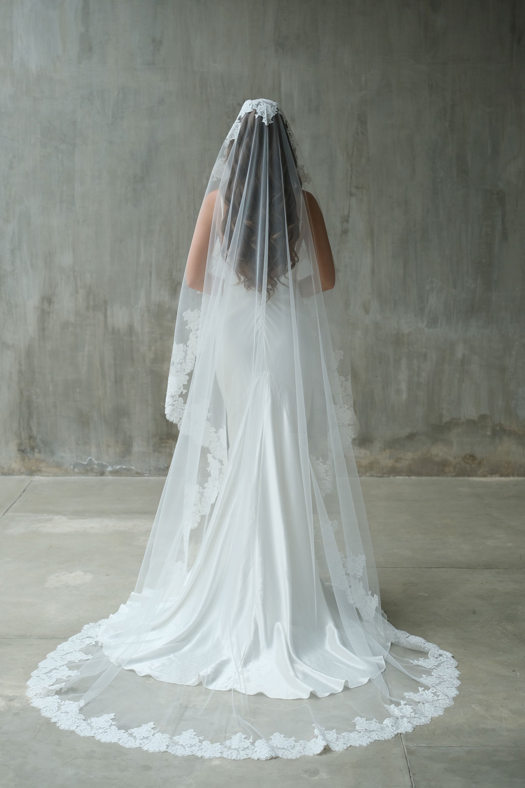 MIA I | One Tier Lace Mantilla Veil