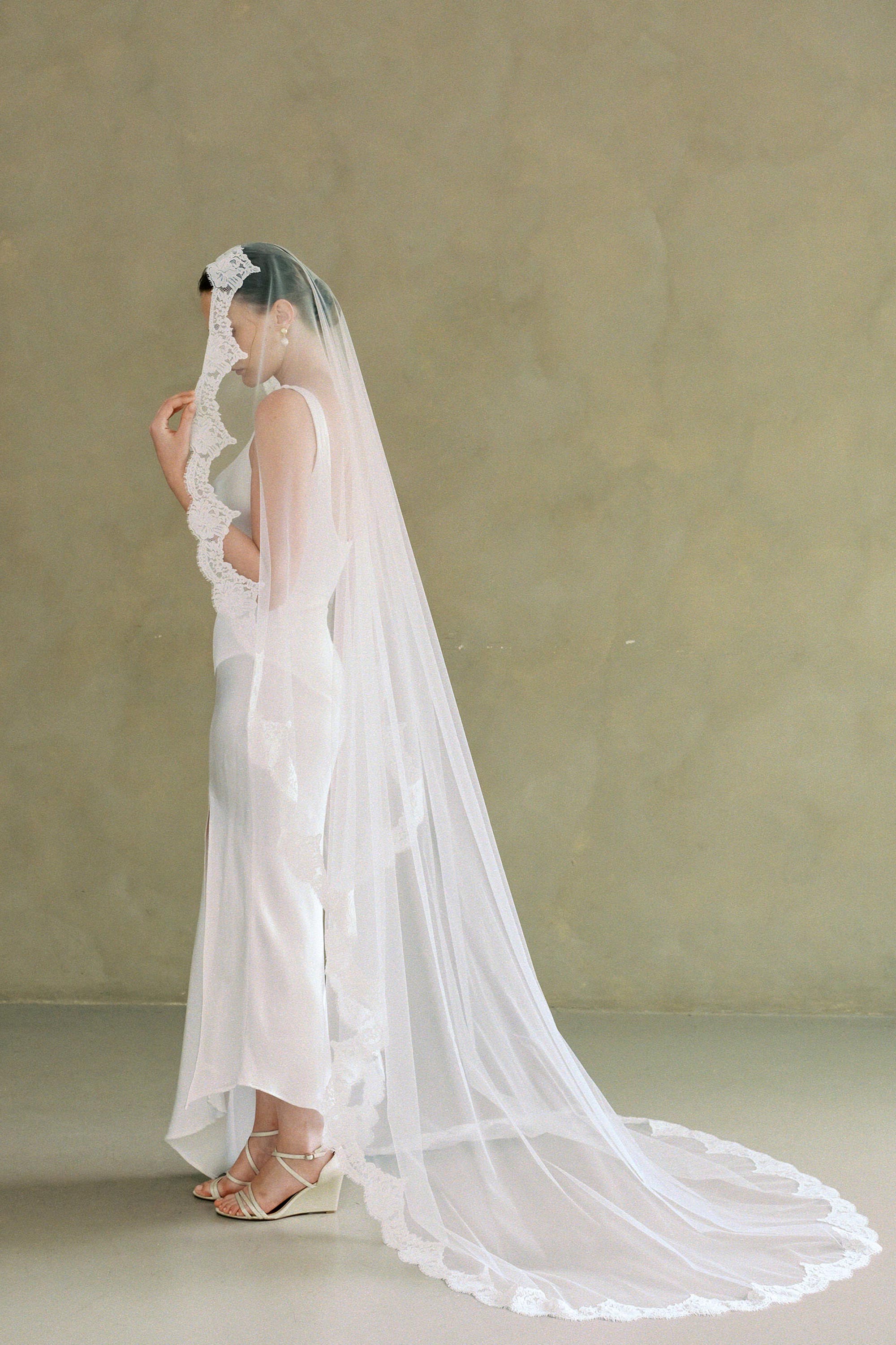 model wears one-tier lace Mantilla veil