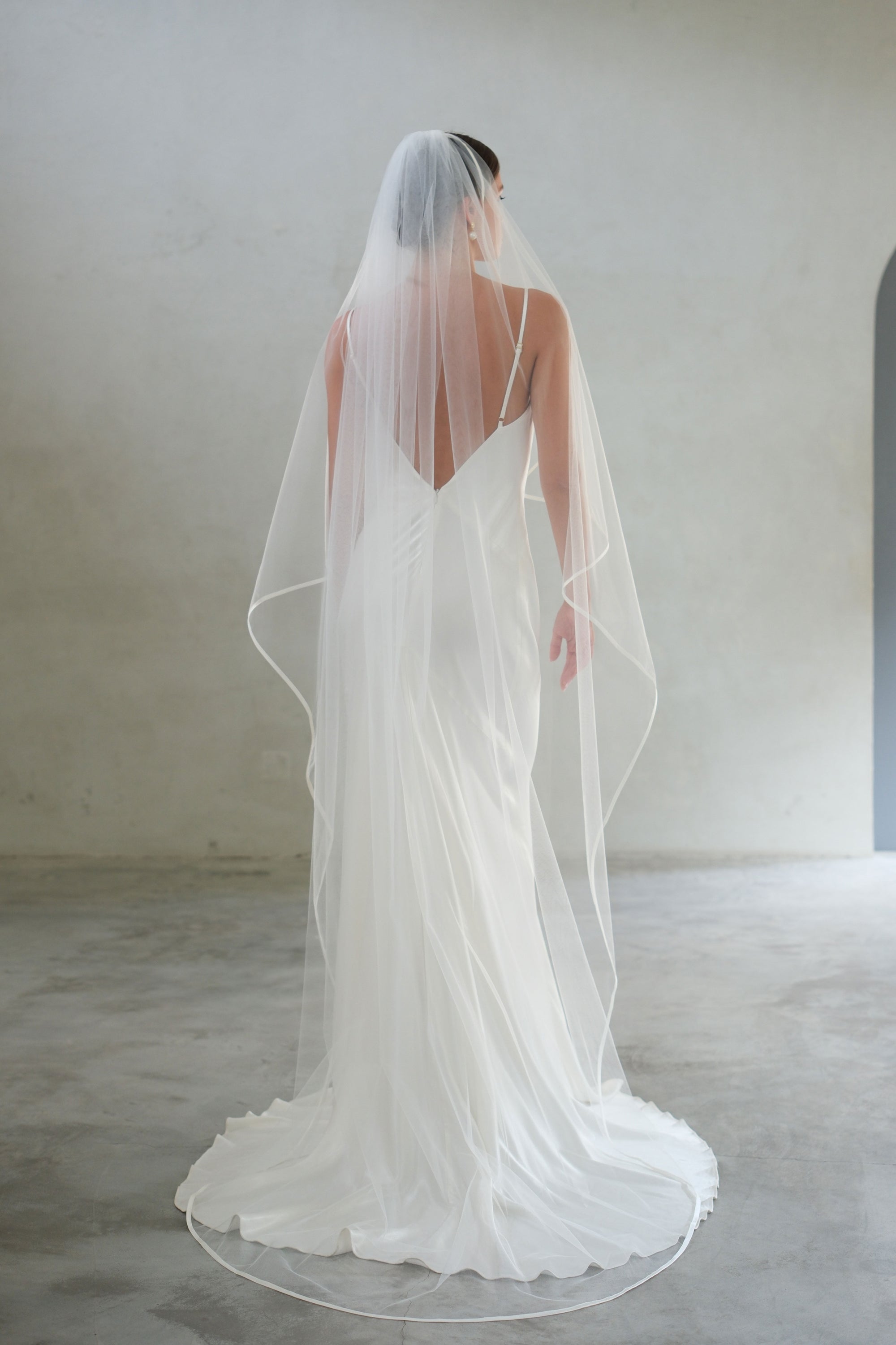 SATINE I | One Tier Angel Cut Satin Edge Veil