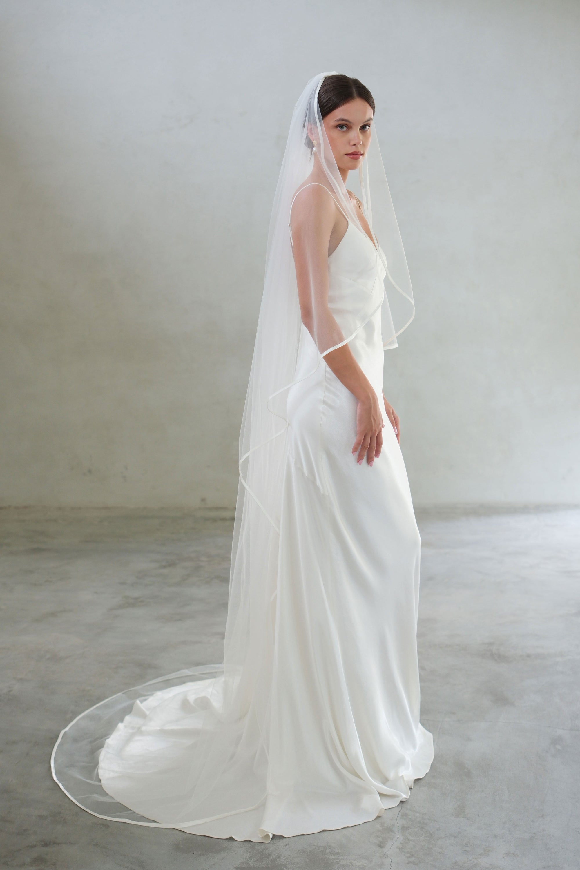 SATINE I | One Tier Angel Cut Satin Edge Veil