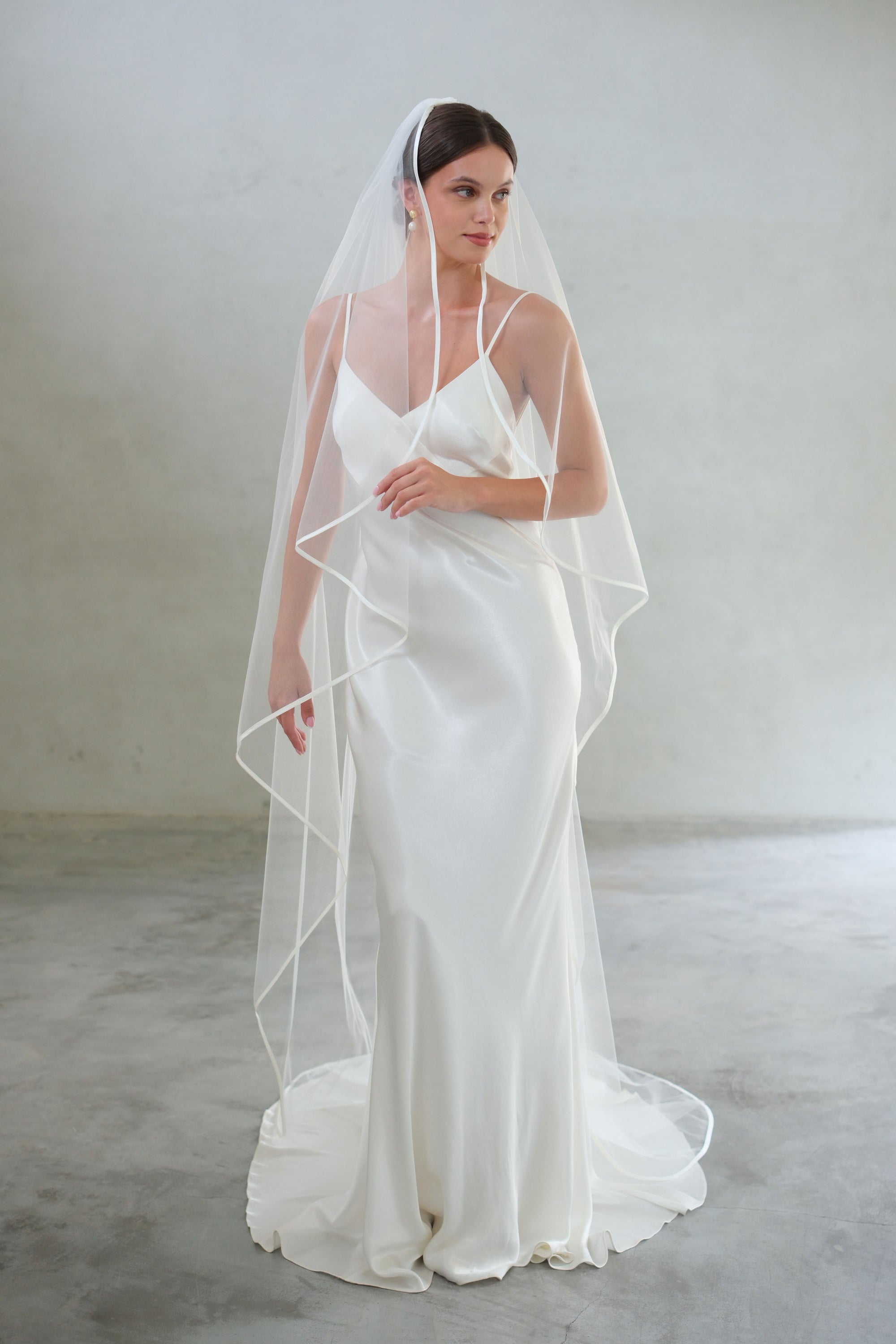 SATINE I | One Tier Angel Cut Satin Edge Veil