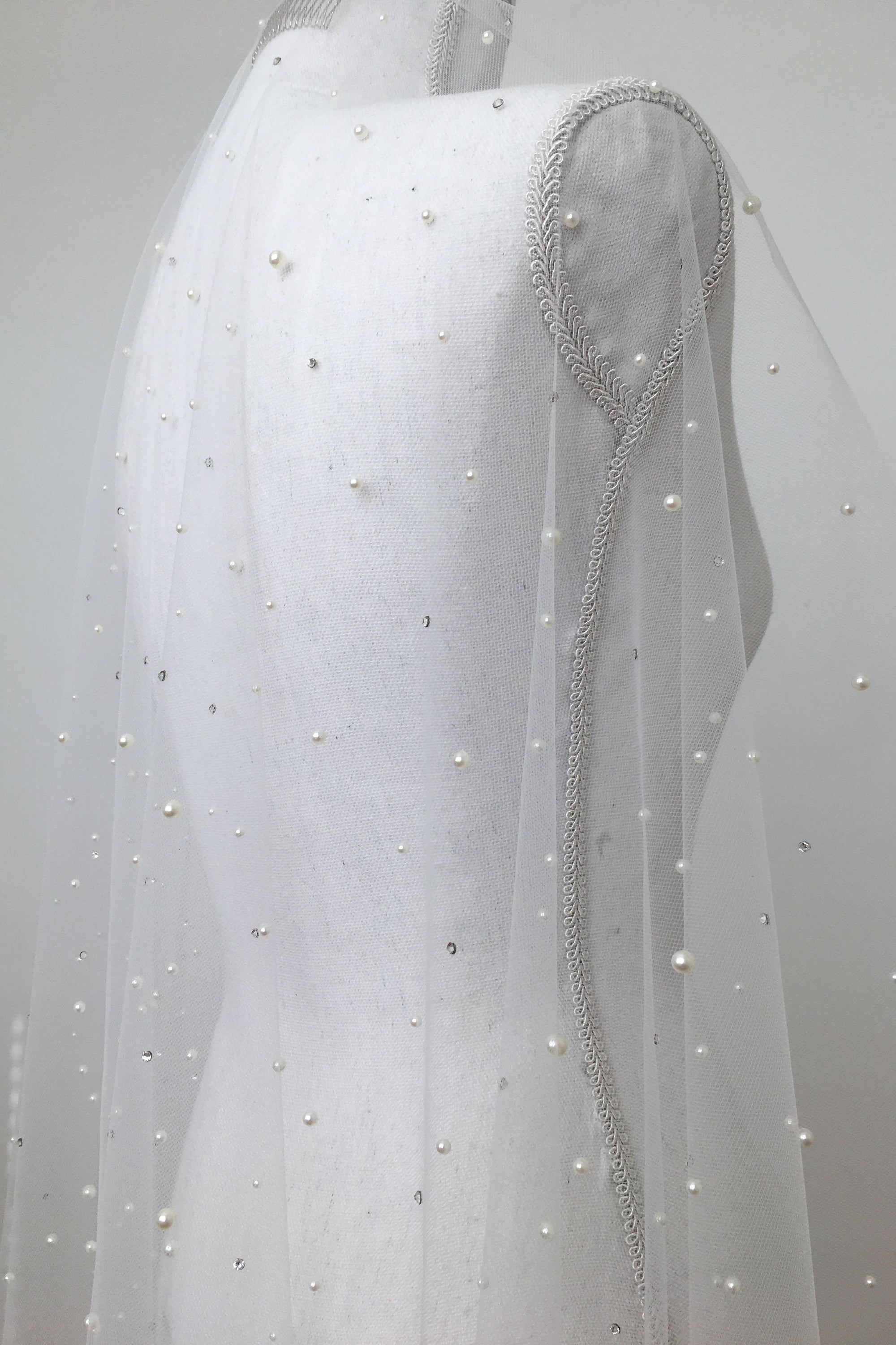 ZARA I | One Tier Veil with Pearls & Crystals