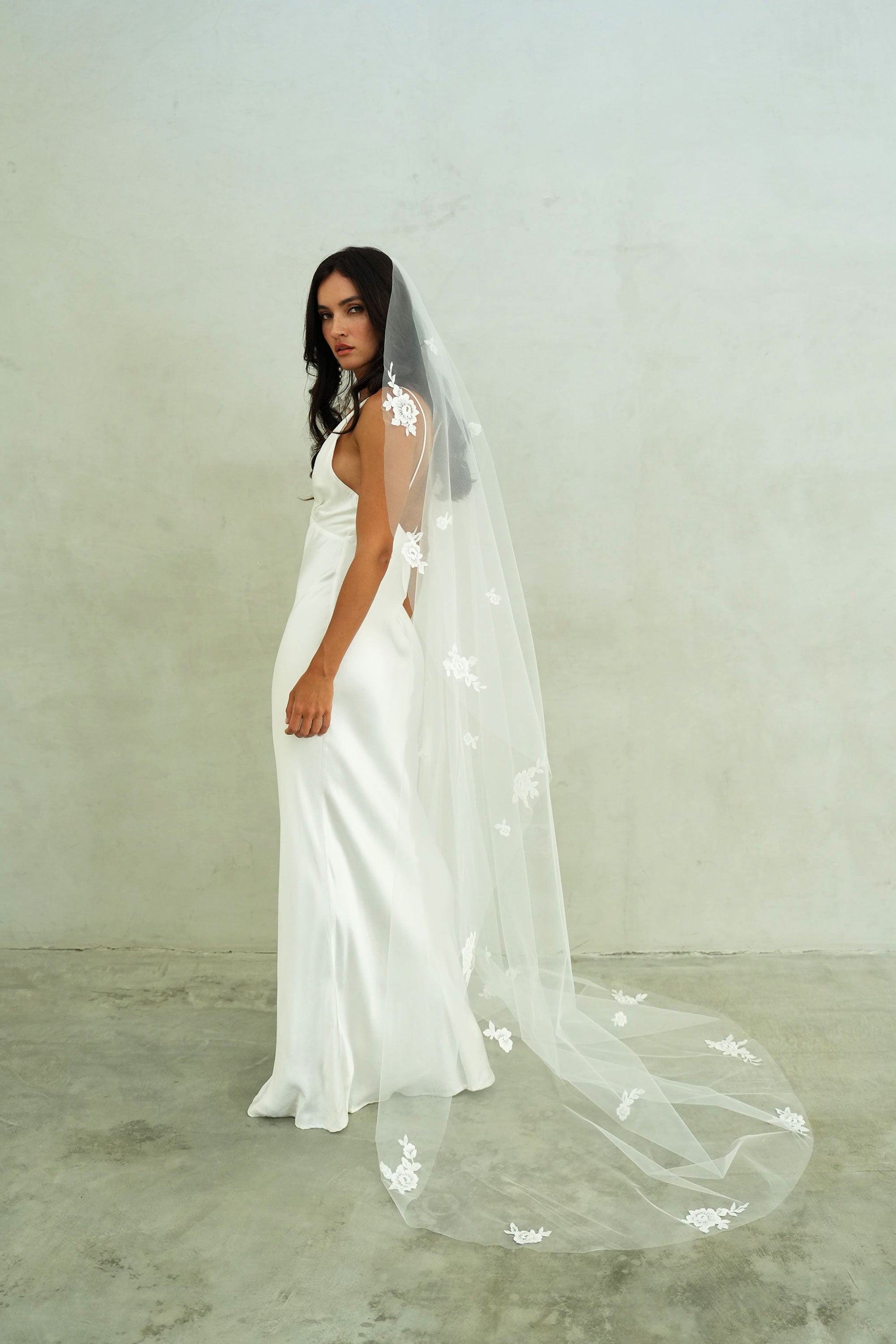 SCARLETT | Wedding Veil with Lace Appliqués