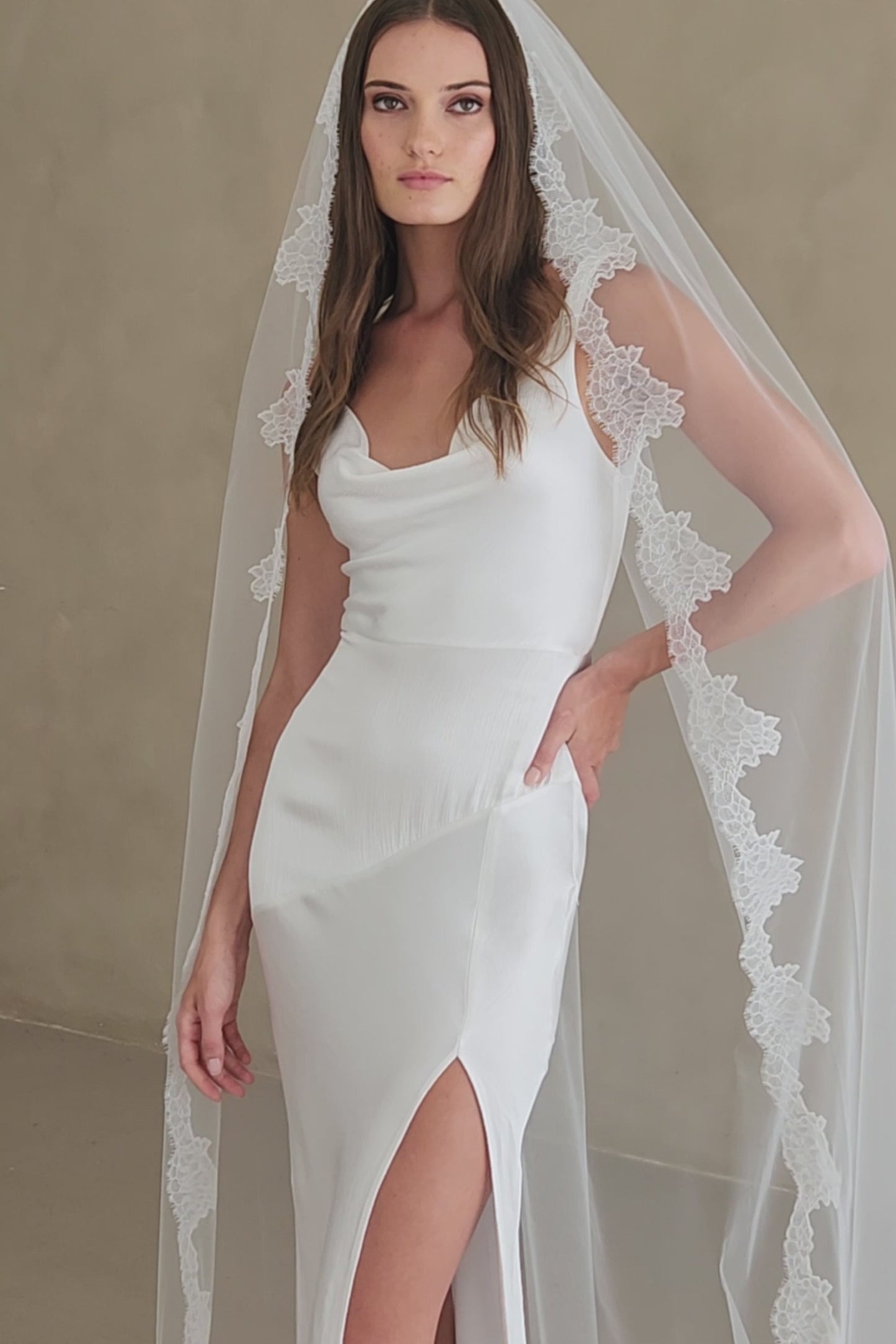 Bride wears one tier tulle veil edged with lace by Madame Tulle Sydney