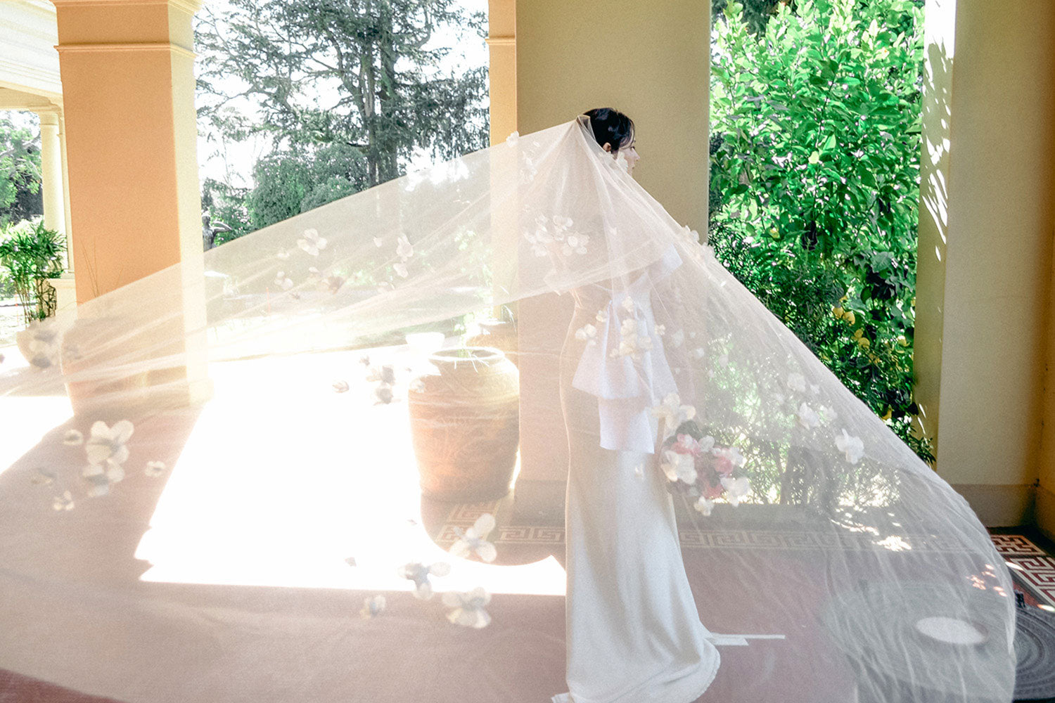 model wears a one-tier handmade flowers wedding veil, floral veil